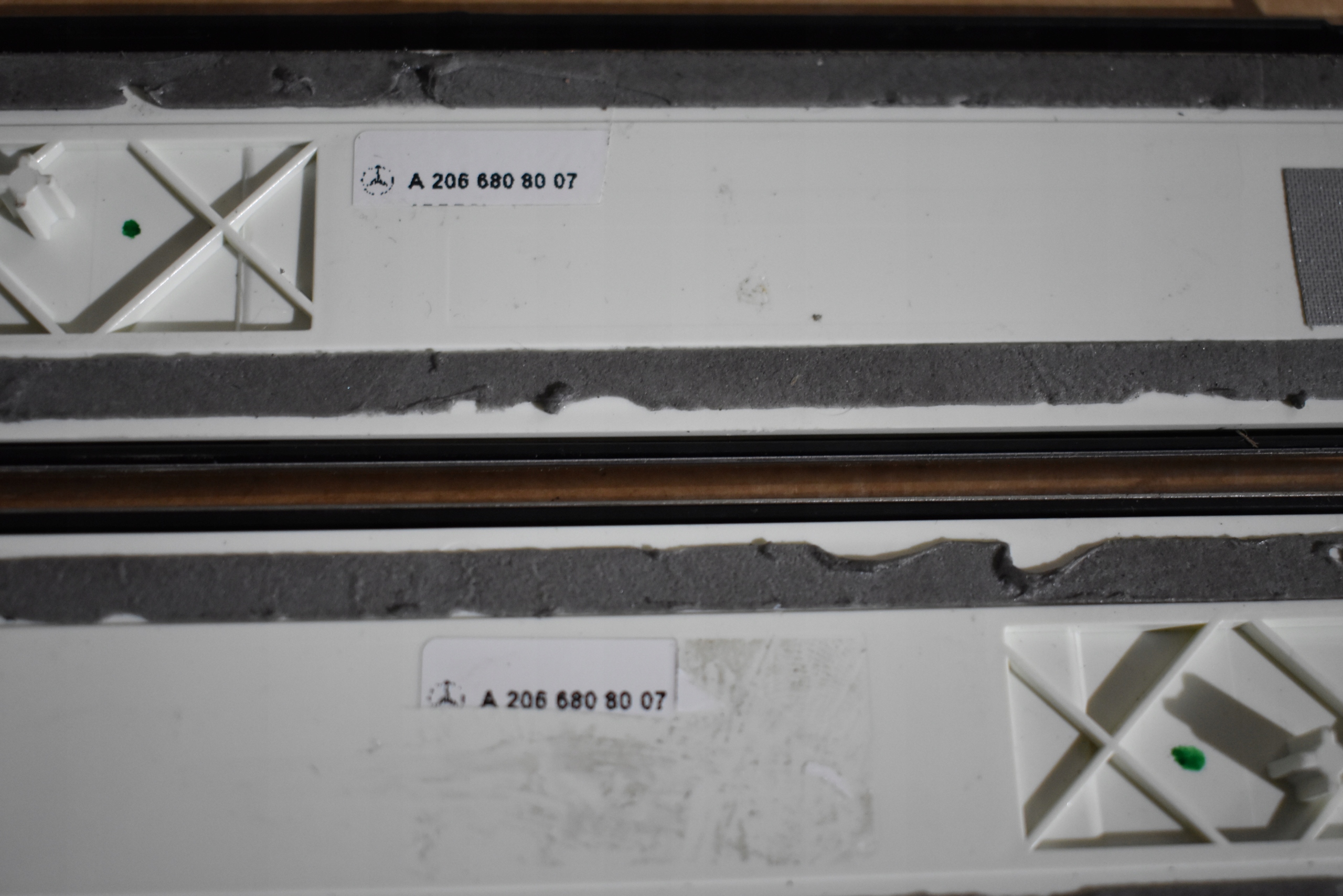 IDEALNE mouldings threshold caps LED MERCEDES W214 1
