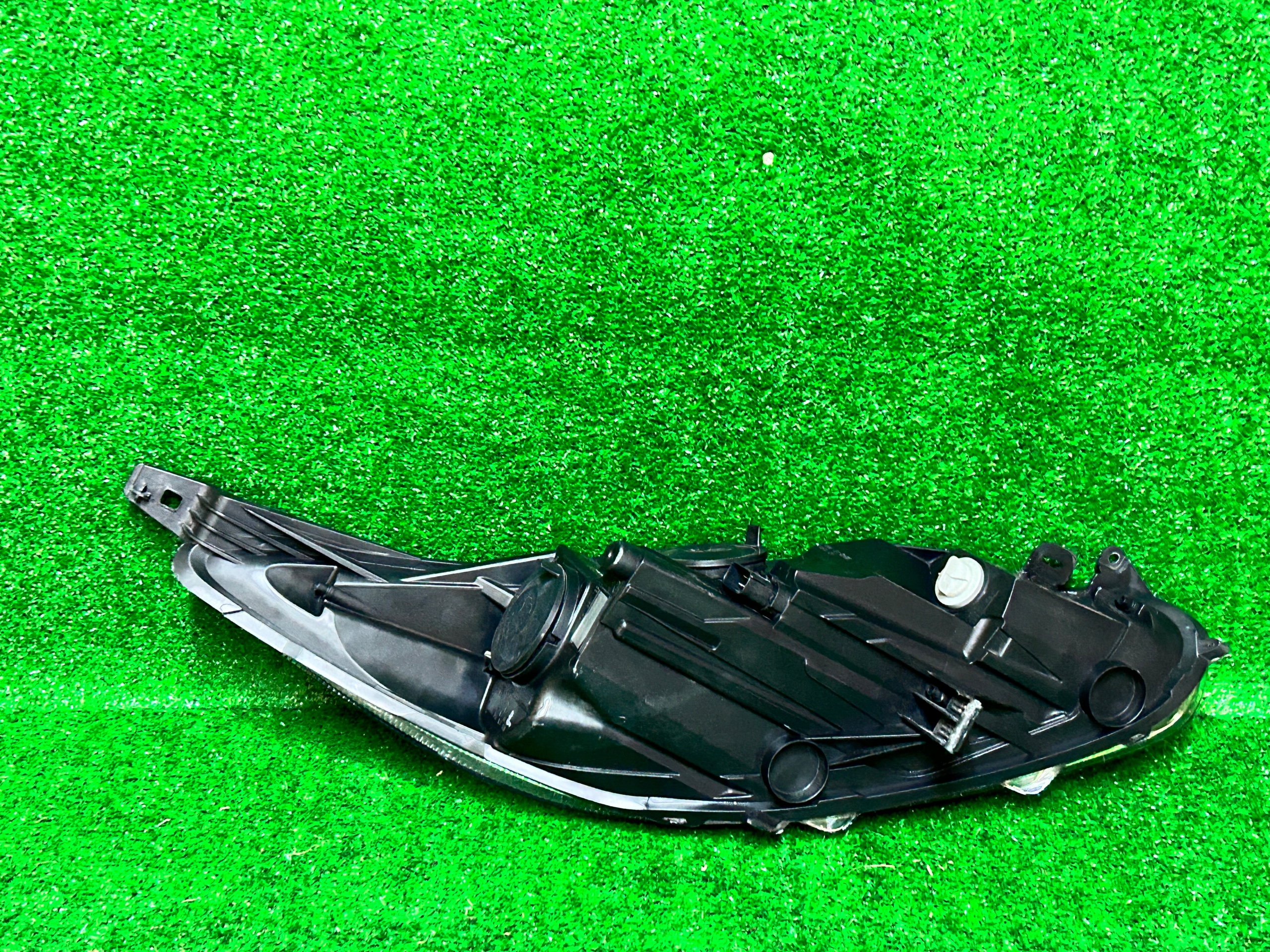 REFLEKTOR left FORD FIESTA MK7 LIFT