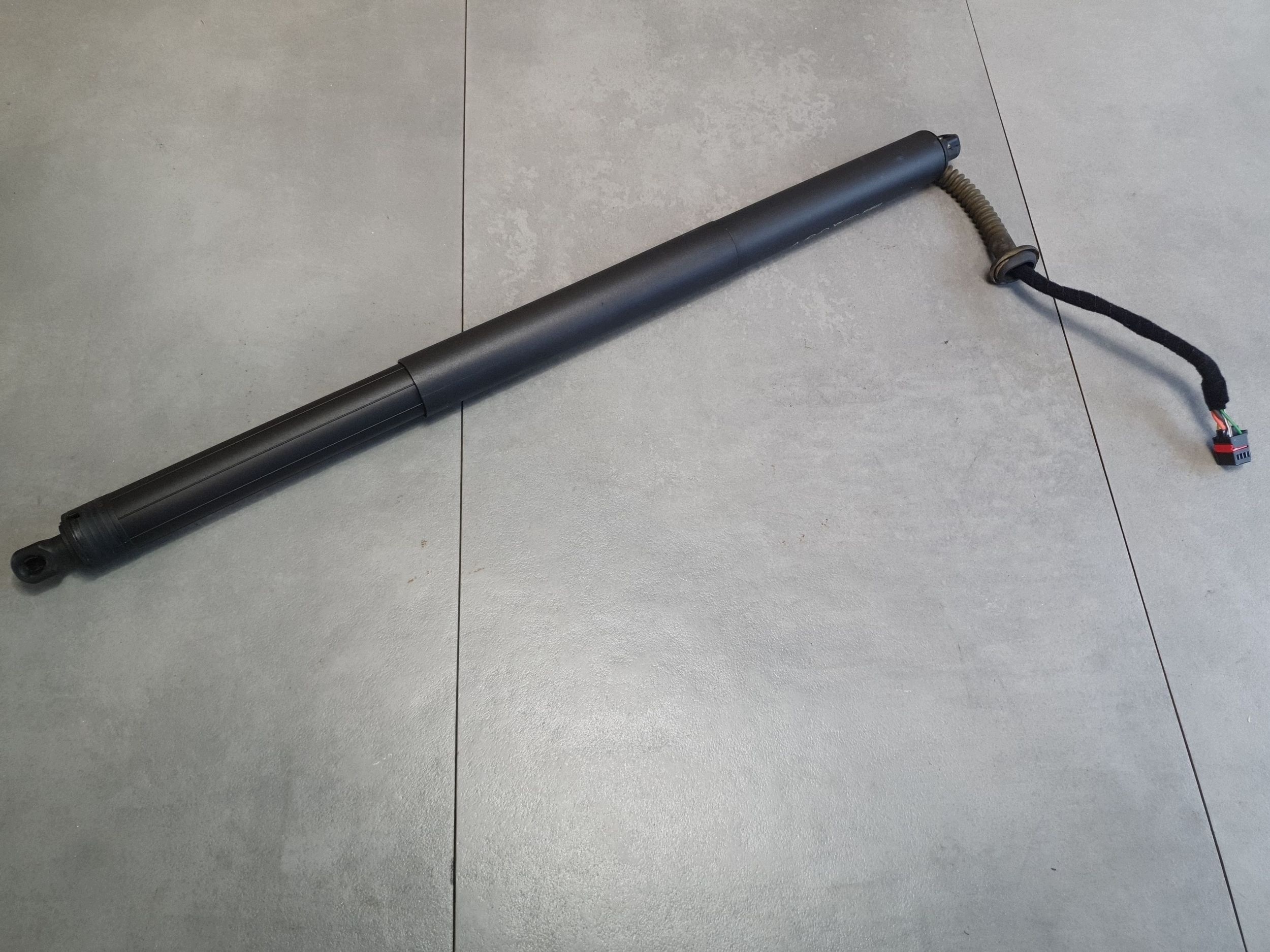 Cupra Leon IV KOMBI damper bonnet boot electrical 5FE827851A