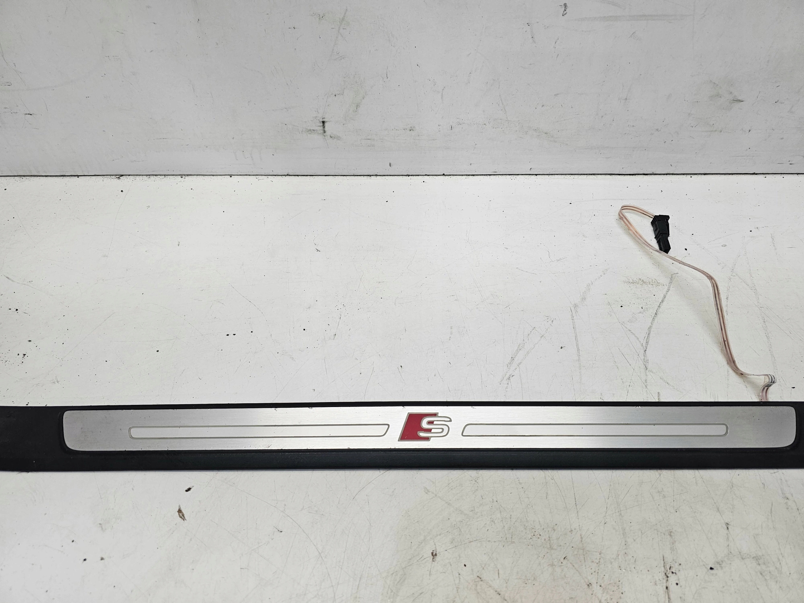 moulding threshold inner right front AUDI A4 B9 8W0947818A