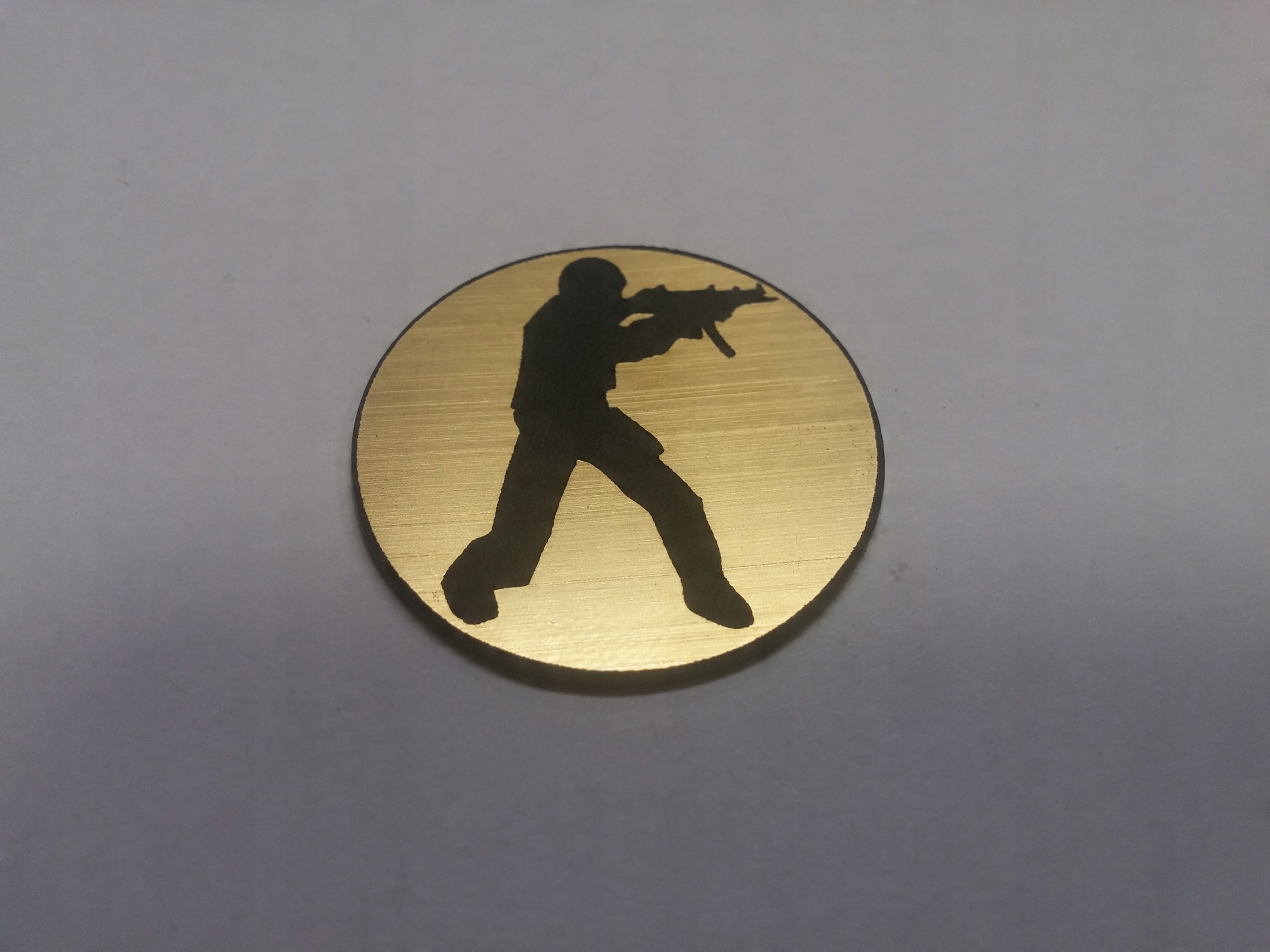 

Counter Strike naklejka emblemat 30 mm*ZŁOTA