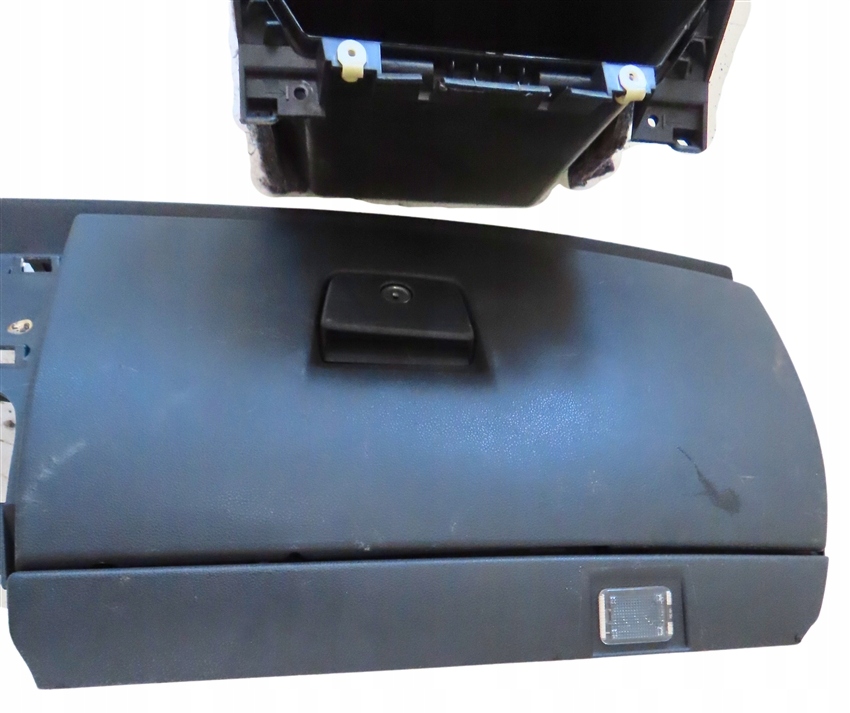 бардачок пассажира volvo C30 2006-2012 год 9123248