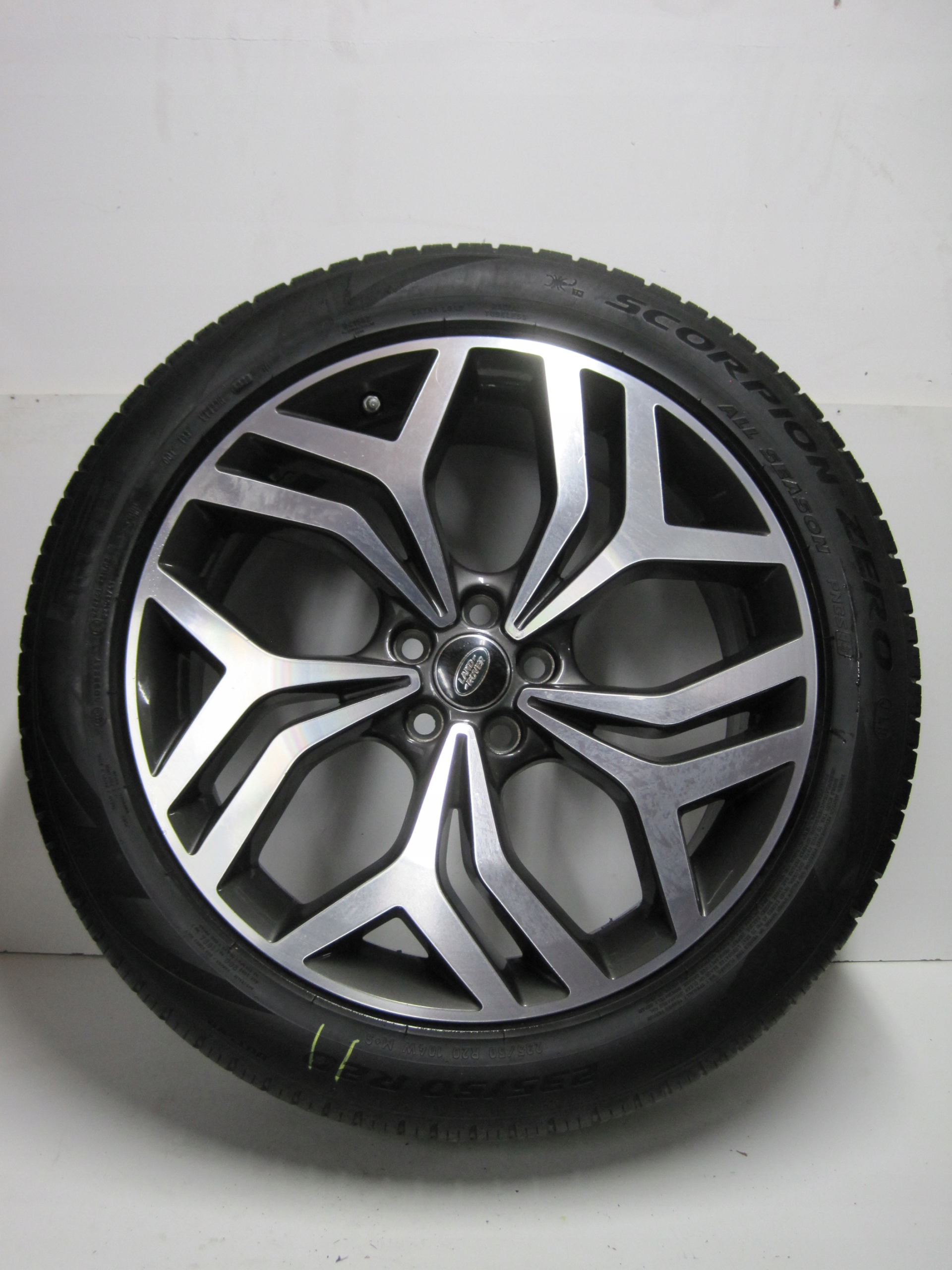 wheels discs tyres Range Rover Evoque II R20 M+S
