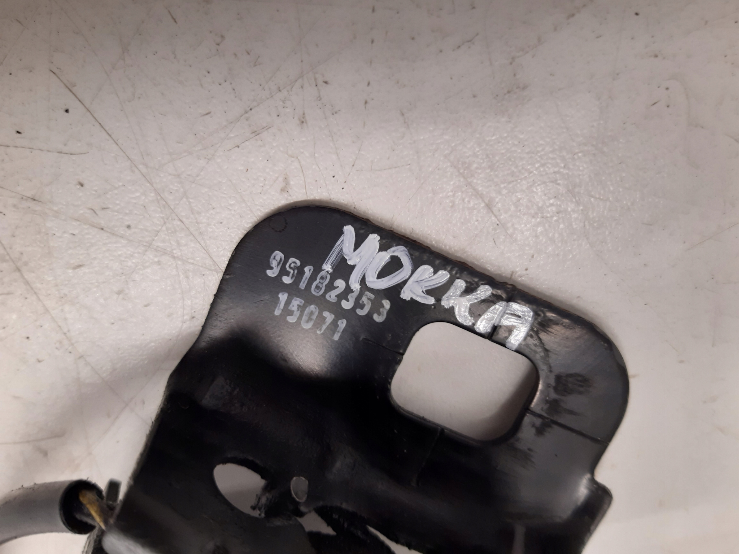 bonnet latch lock 95182353 Opel Mokka A 1,6 CDTI