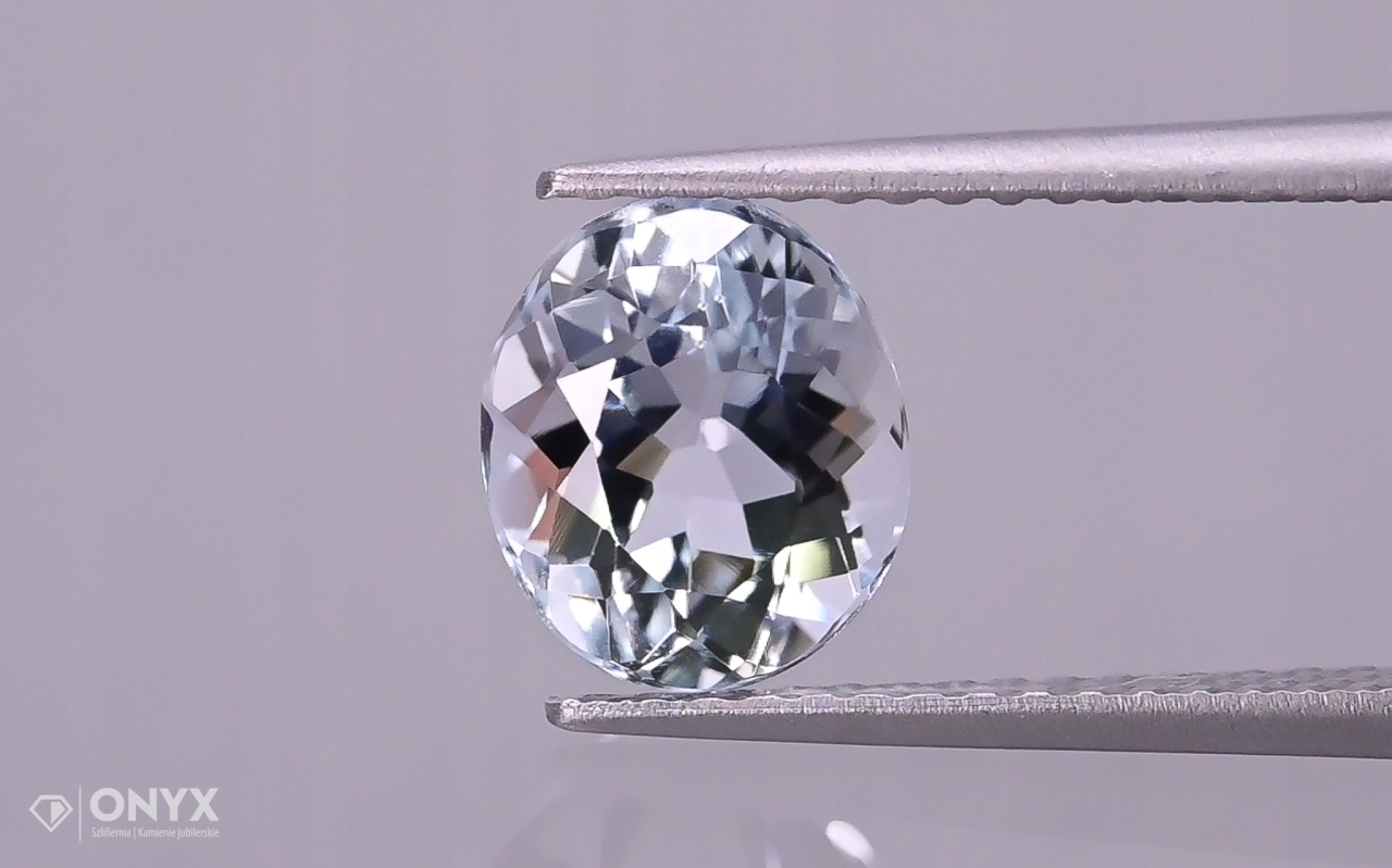 Akvamarín fazetovaný ovál 8x6,5 mm