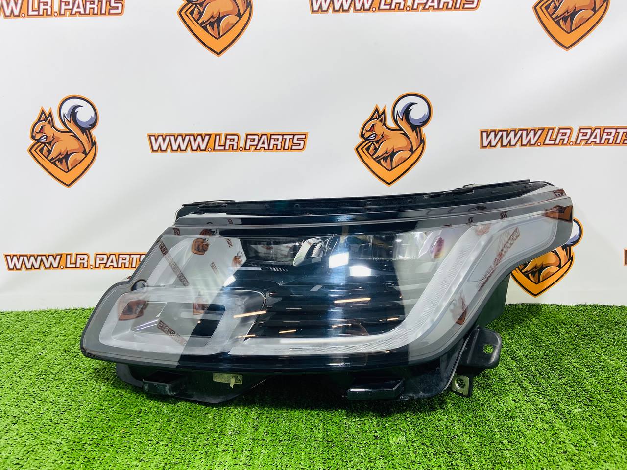 LAMPA LEWA LED MATRIX RANGE ROVER L405 JK52-13W030-DC