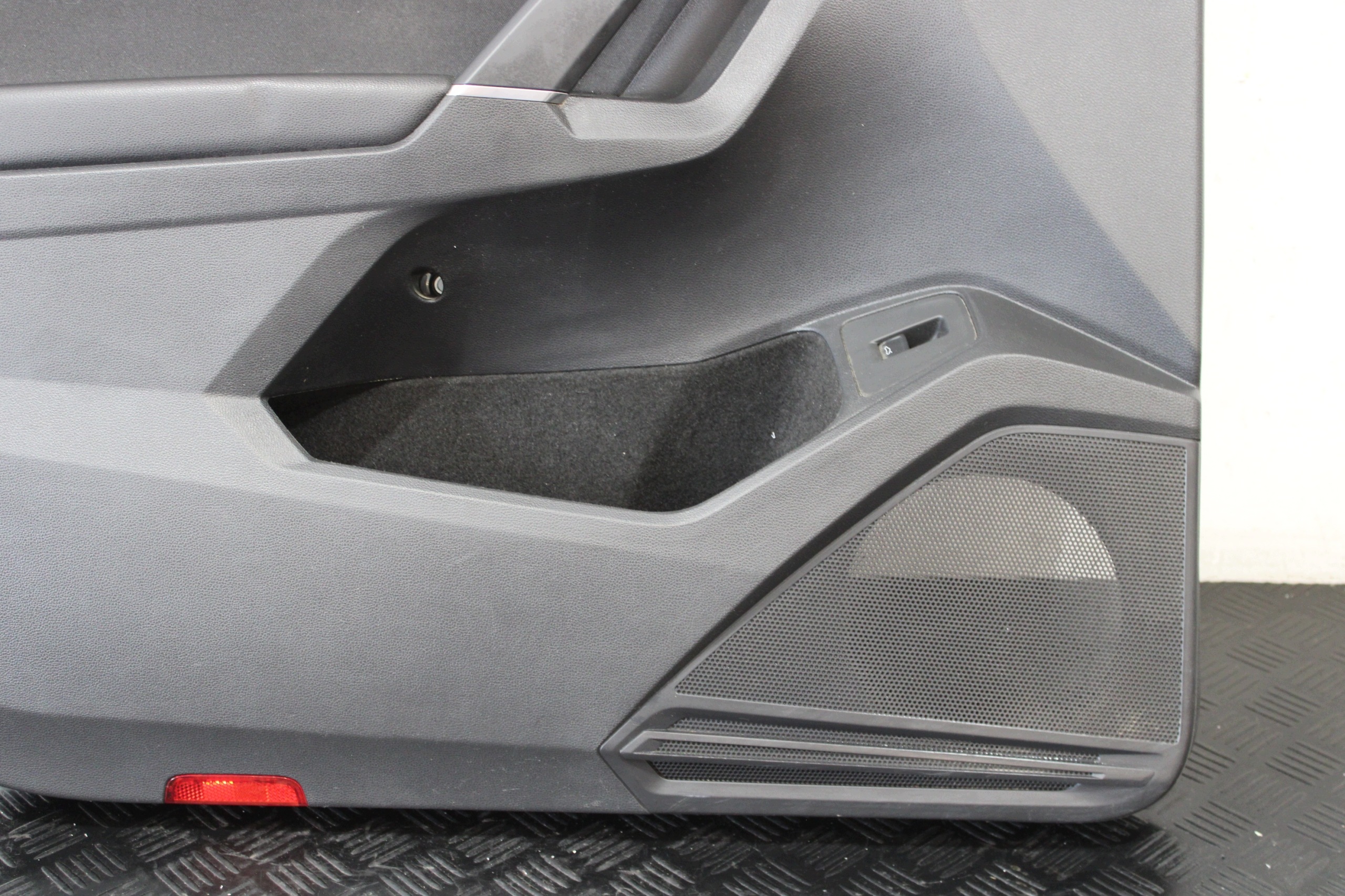 upholstery side door left front VW TIGUAN II 2 5NA ALLSPACE