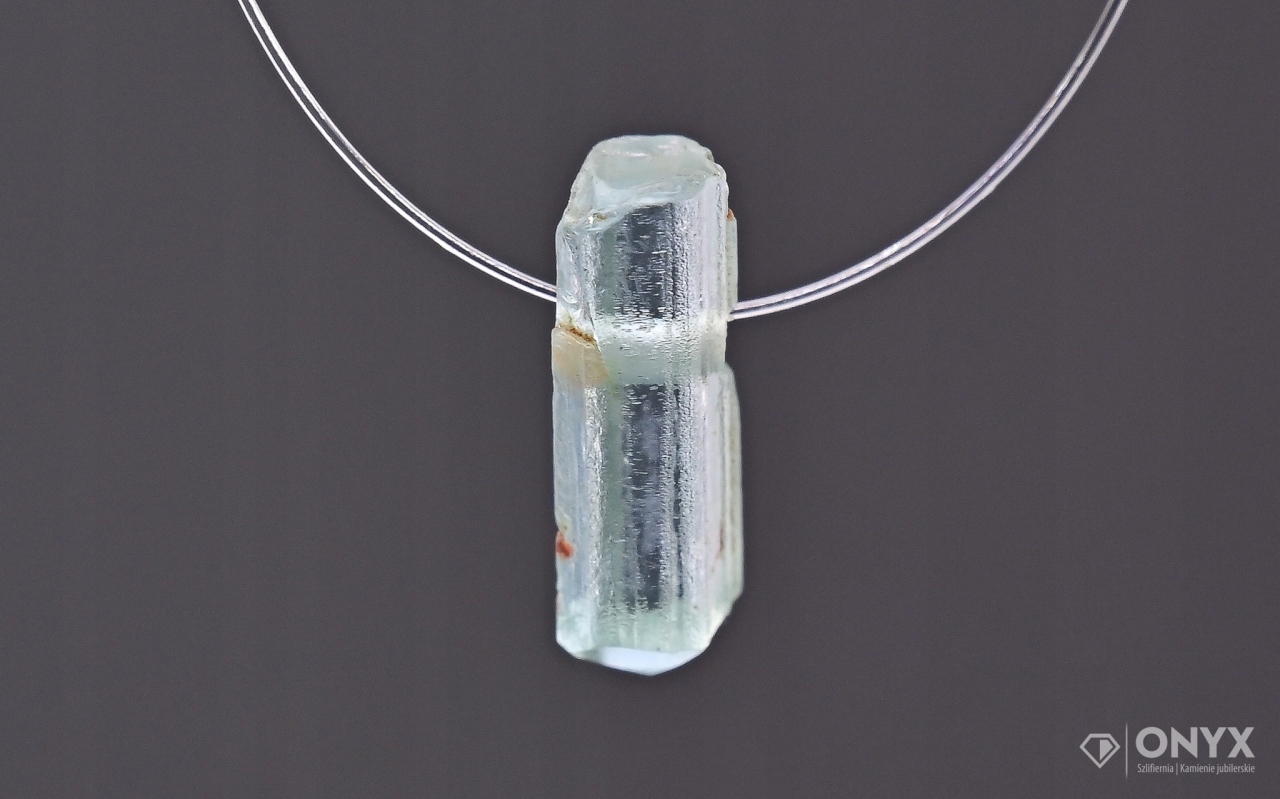 Akvamarín provrtaný přírodní křišťál 9x3,5 mm