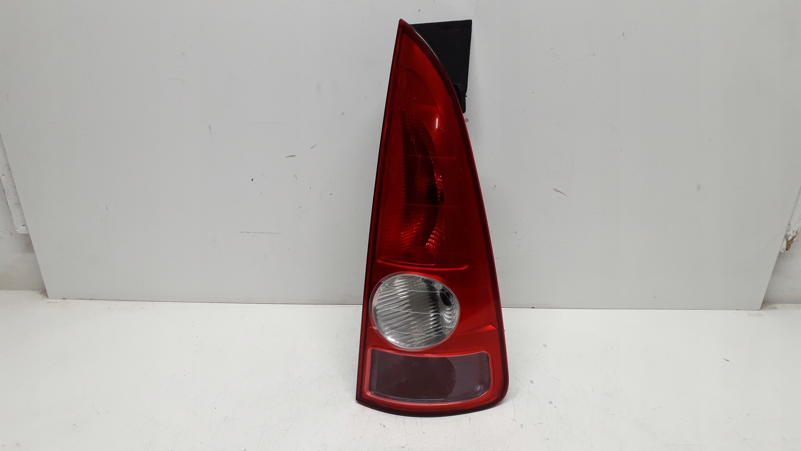 RENAULT ESPACE 4 IV 02- LAMPA PRAWA TYŁ 8200027152