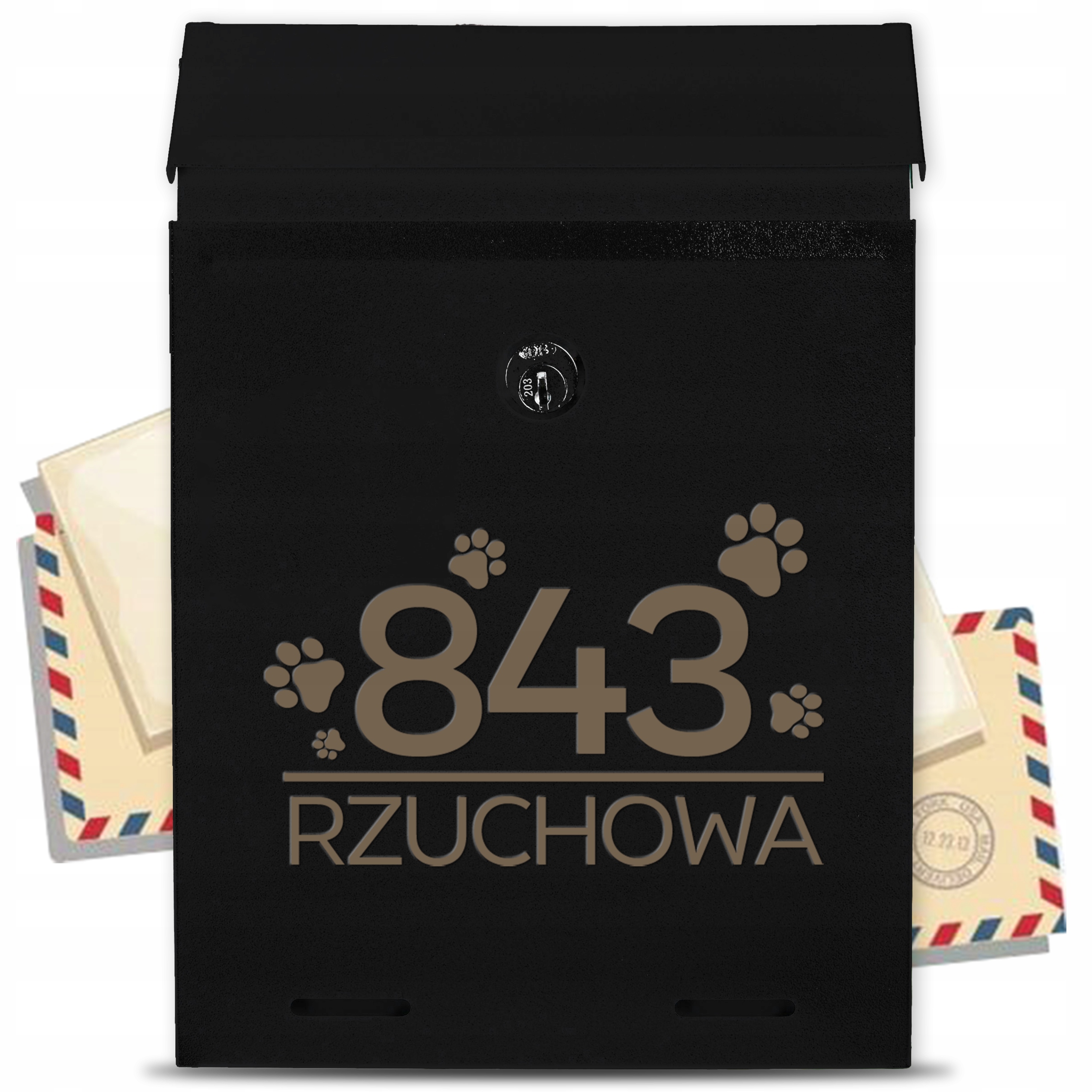 Černá poštovní schránka s adresní trubkou a nádherným gravírovaným vzorem