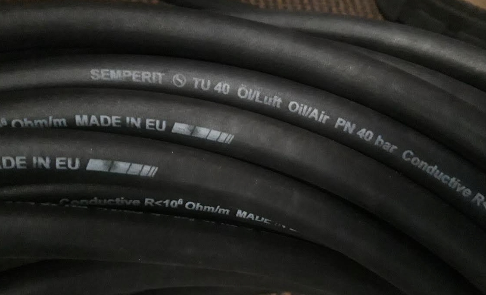 Wąż 40 BAR fi 6x3,5 SEMPERIT czarny /AZOT/ 12,6m