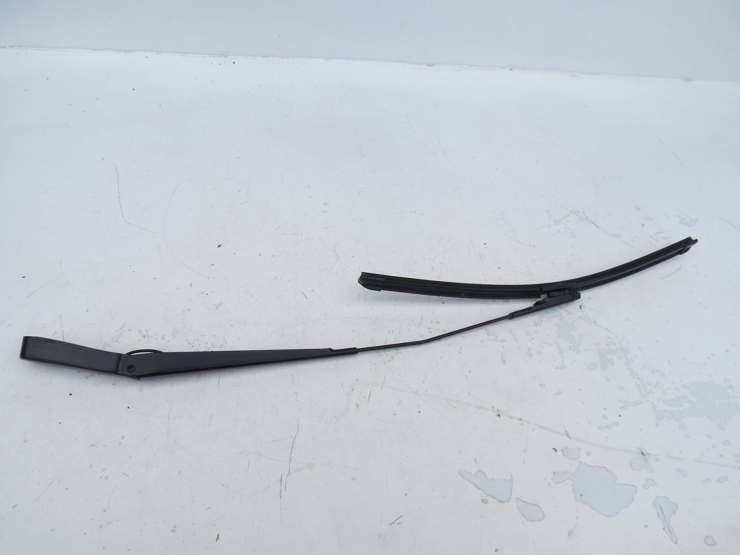 wiper arm right front VOLVO XC70 II AWD 2.4D 2000-2007r 30655615