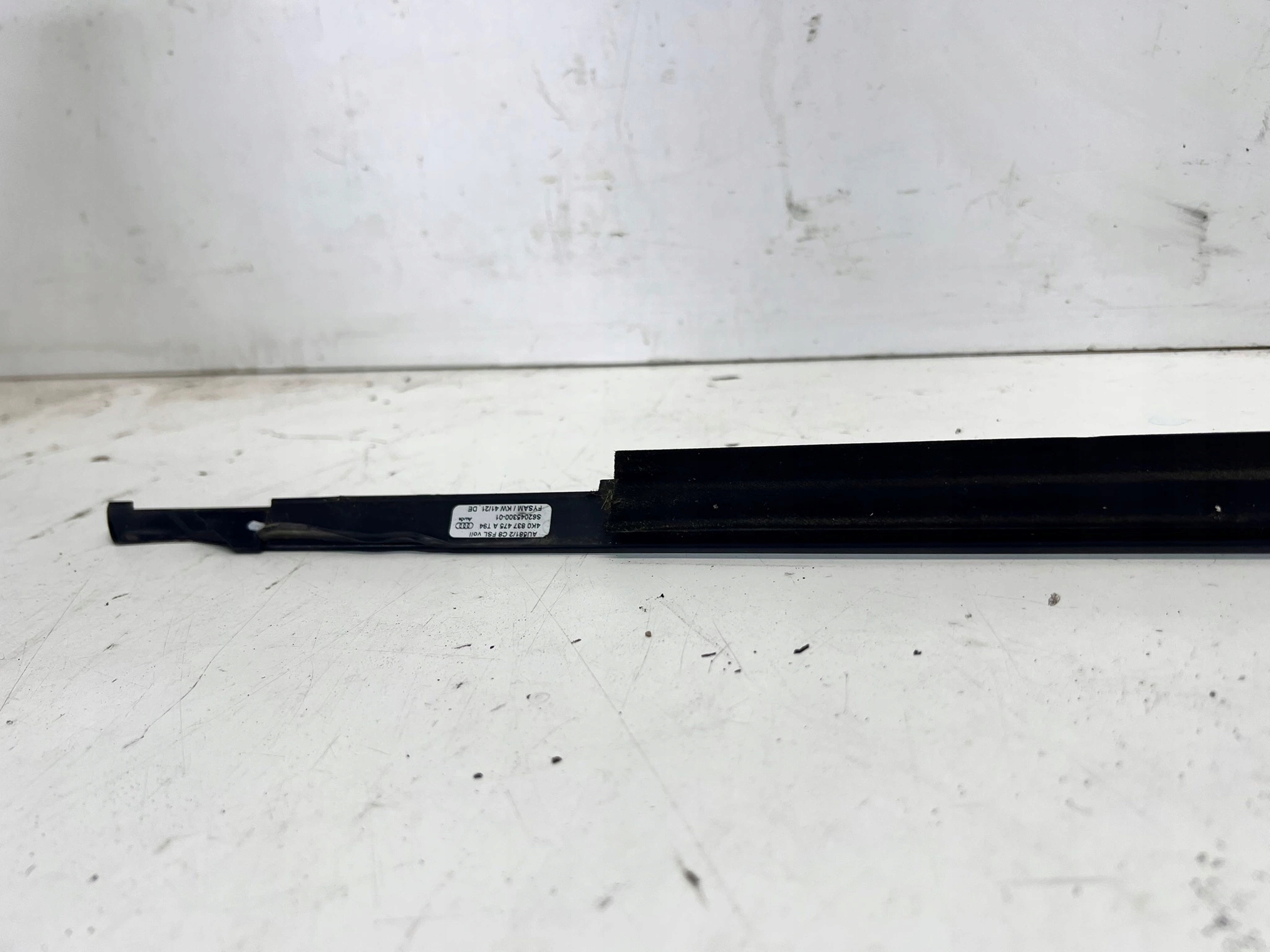 moulding door black POLYSK left front AUDI A6 C8 4K0837475A T94