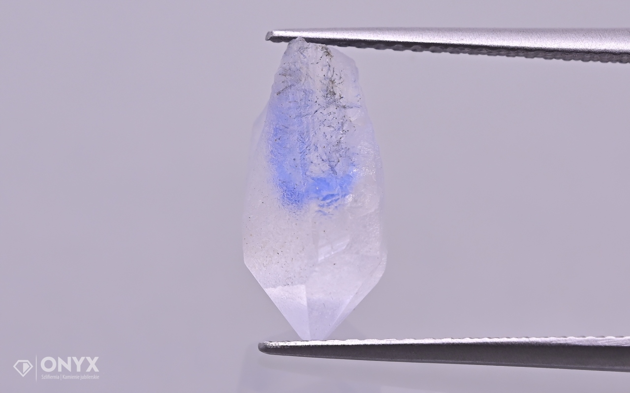 Křemen s dumortieitem přírodní křišťál 14x6,5 mm