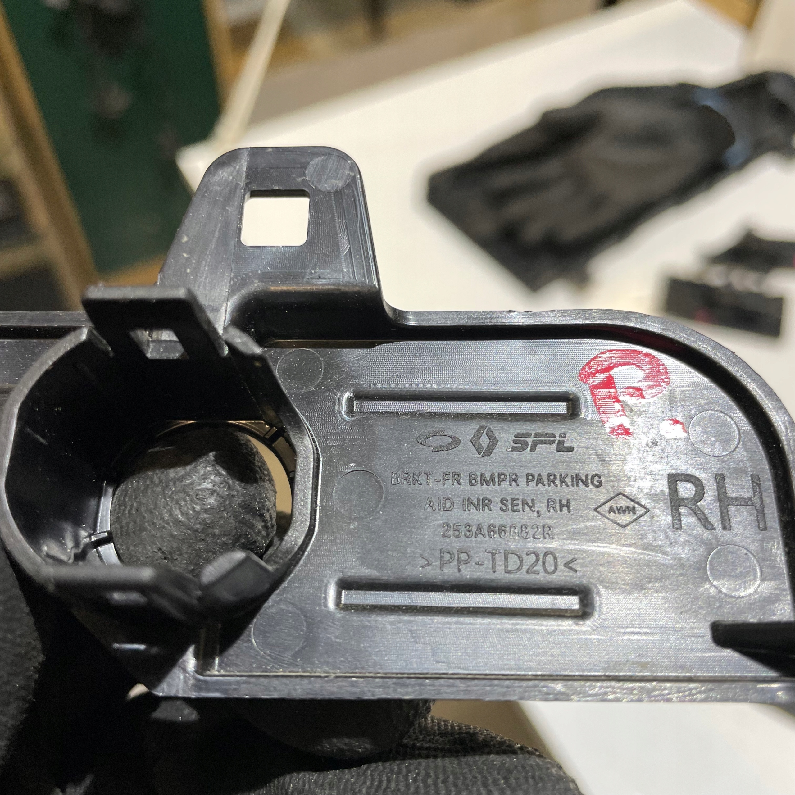 RENAULT ARKANA RECHTS SENSOR PDC STOSSSTANGE VORNE