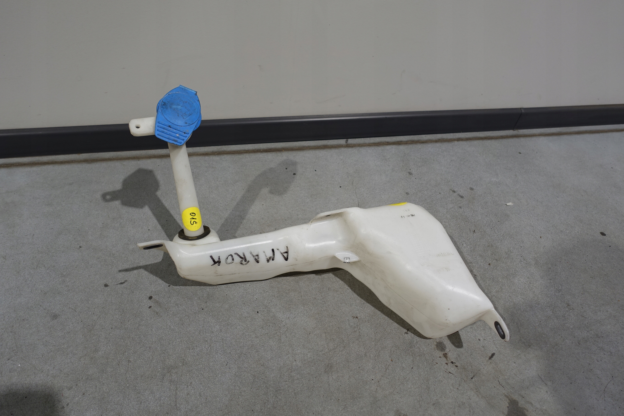 2H0955453A - VW AMAROK БАЧОК ОМЫВАТЕЛЯ