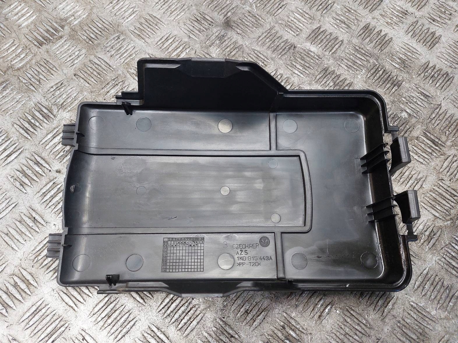 Coffre à batterie, support à batterie VOLKSWAGEN Golf 5 référence  1K0915443A 1K0915333C