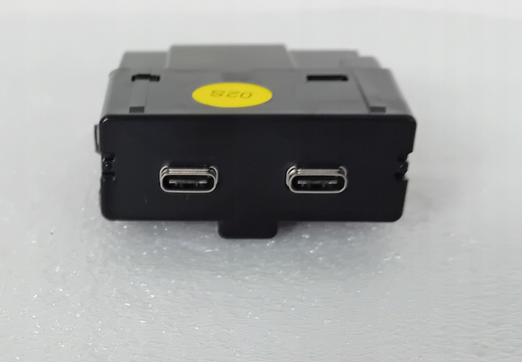 AUDI Q3 83A PRZETWORNIK NAPIECIA GNIAZDO PORT