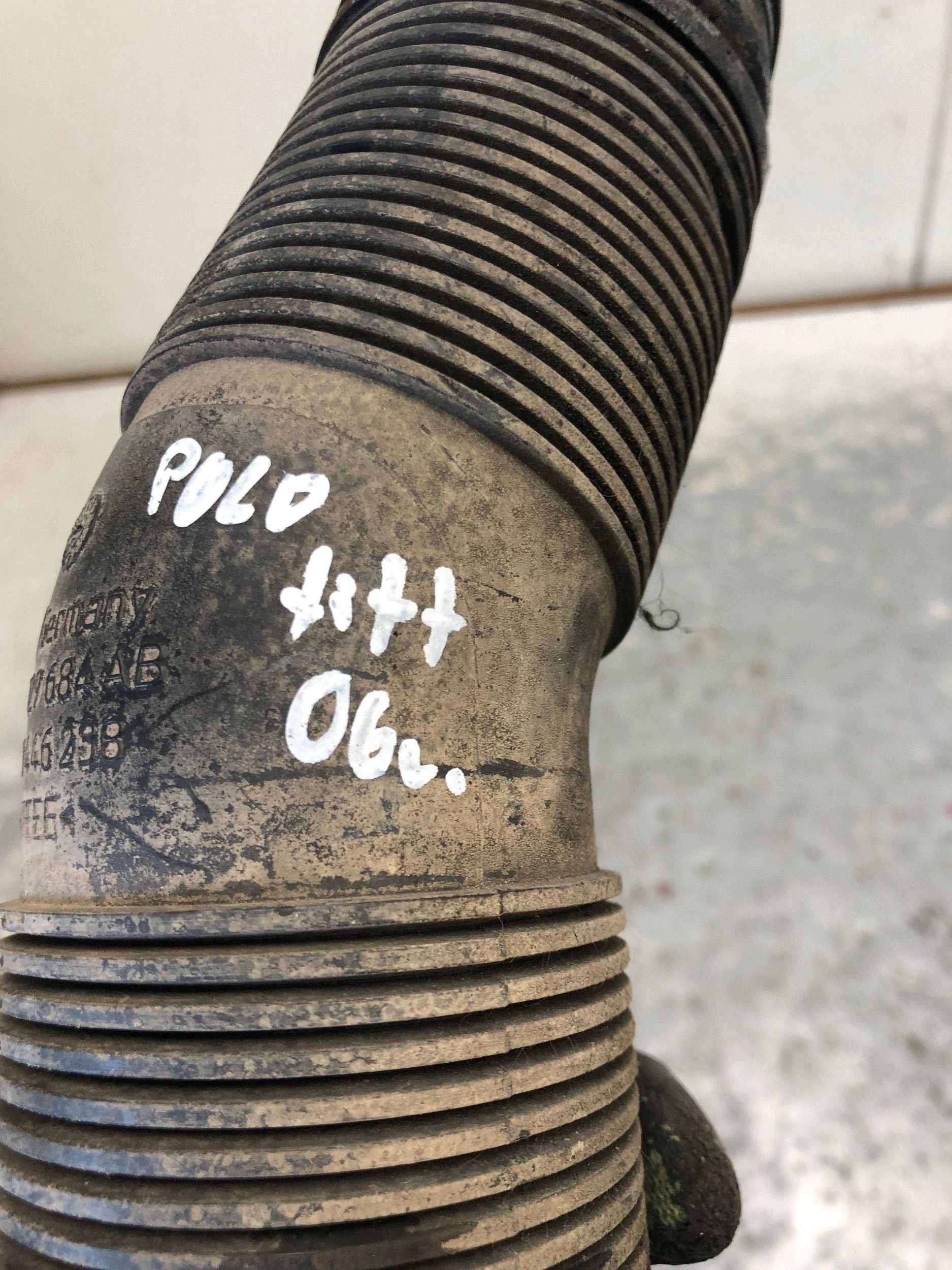 pipe air hose VW FOX POLO 6Q0129684AB