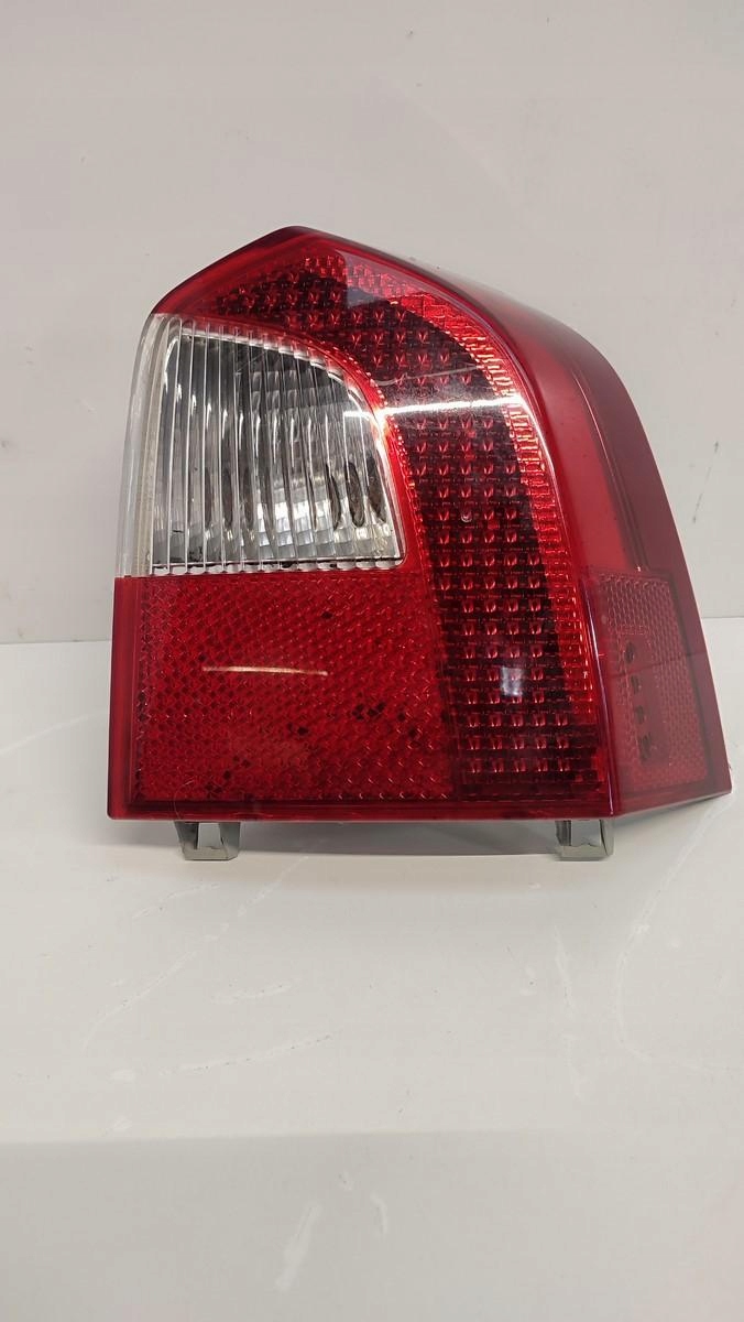 VOLVO V70 LAMPA LEWY TYŁ 30698984
