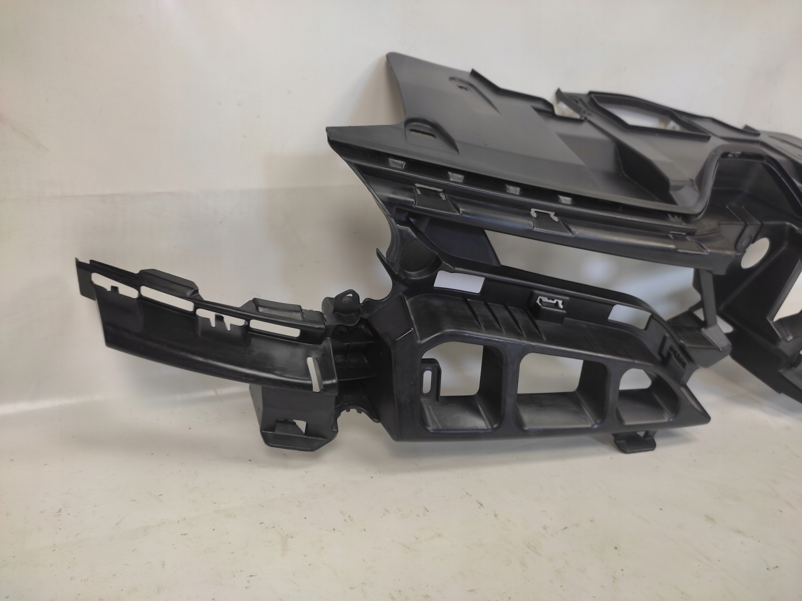 RENAULT MEGANE III LIFT II WZMOCNIENIE GRILLA Typ samochodu Samochody osobowe