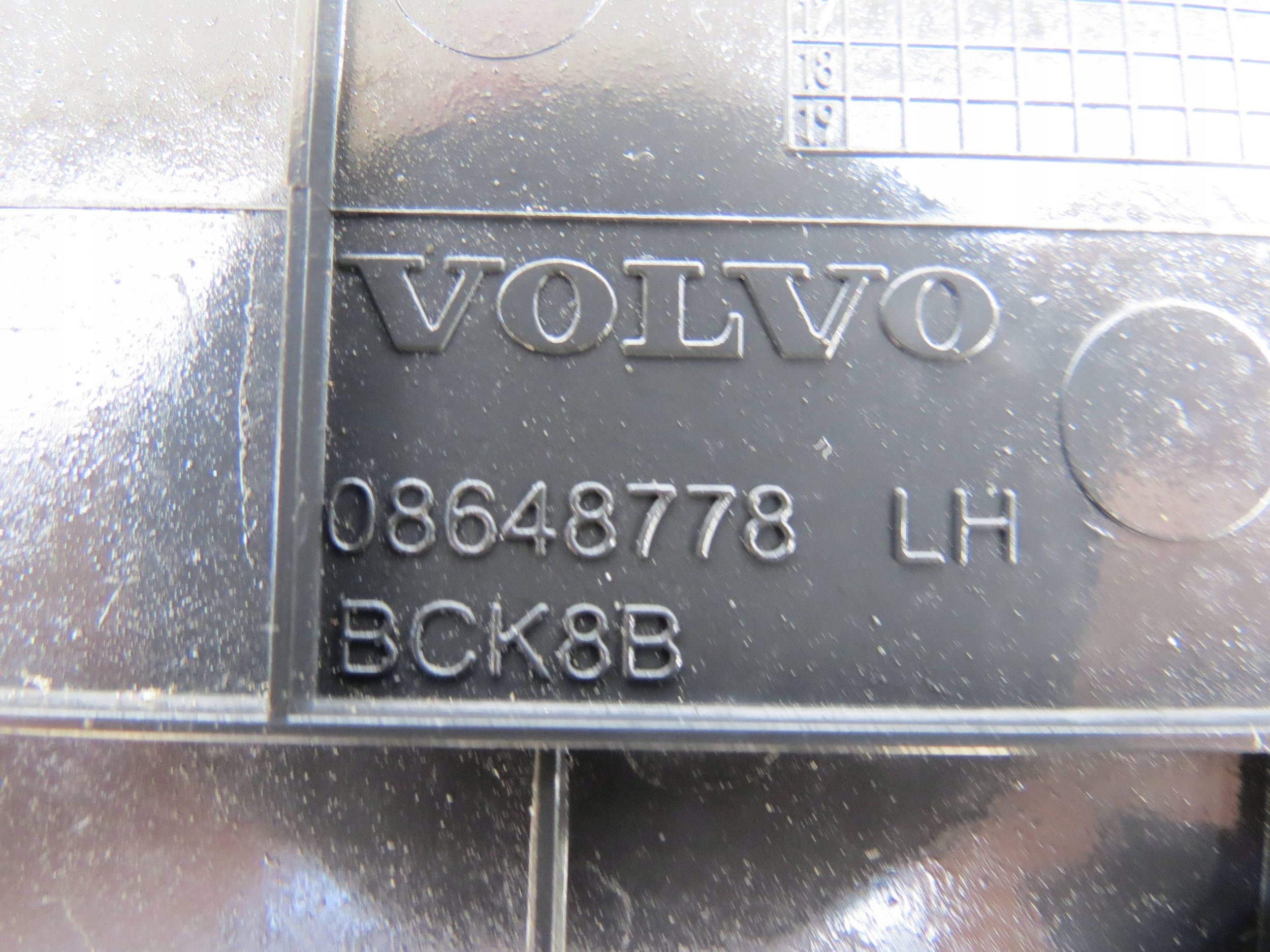 frame consoles PANELU VOLVO V60 08648778