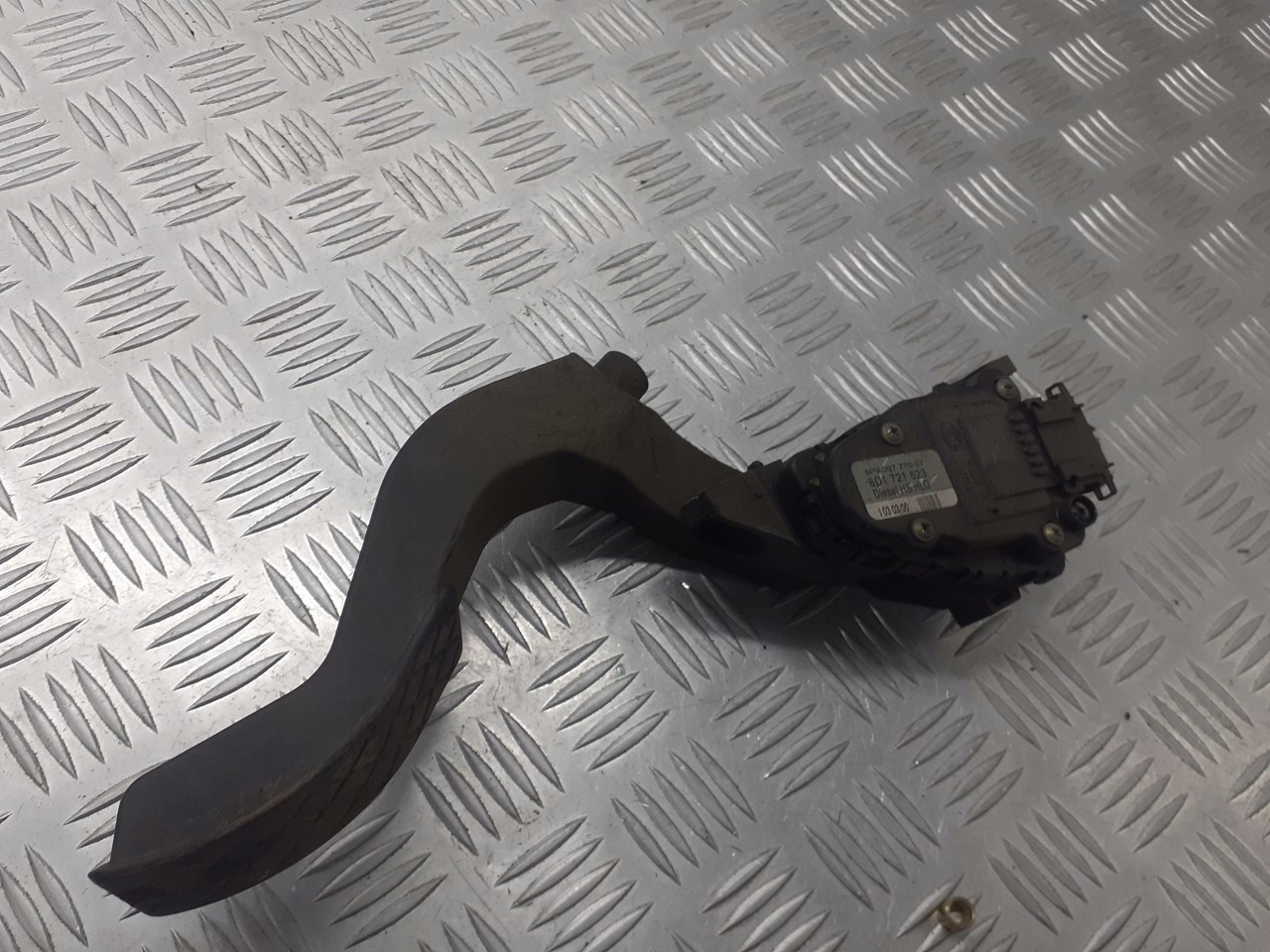 POTENCJOMETR GAZU VW PASSAT B5 1.9 TDI 8D1721523