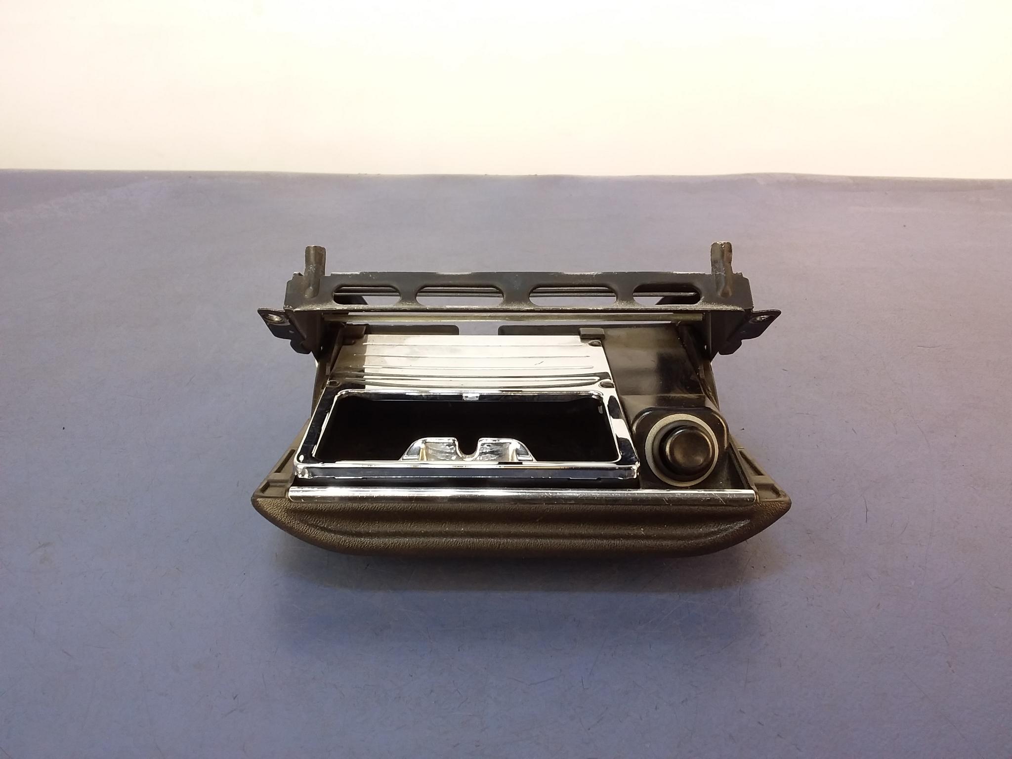 MERCEDES 190 W201 LIFT пепельница