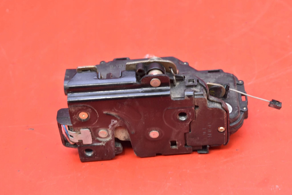 lock door left front front EU C3B1837015A SKODA OCTAVIA 1 and 96-00
