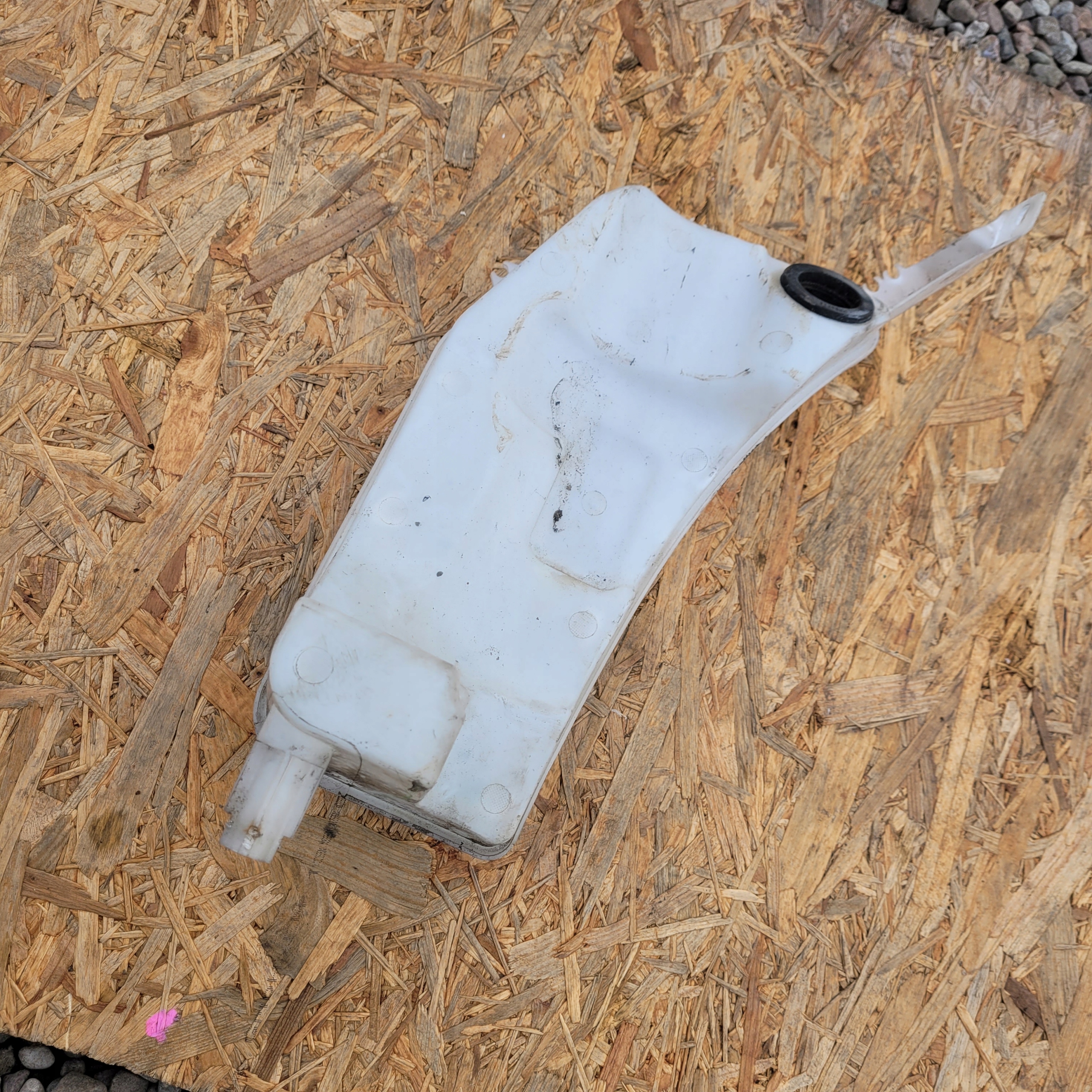 washer fluid tank RENAULT 289107623R CLIO IV