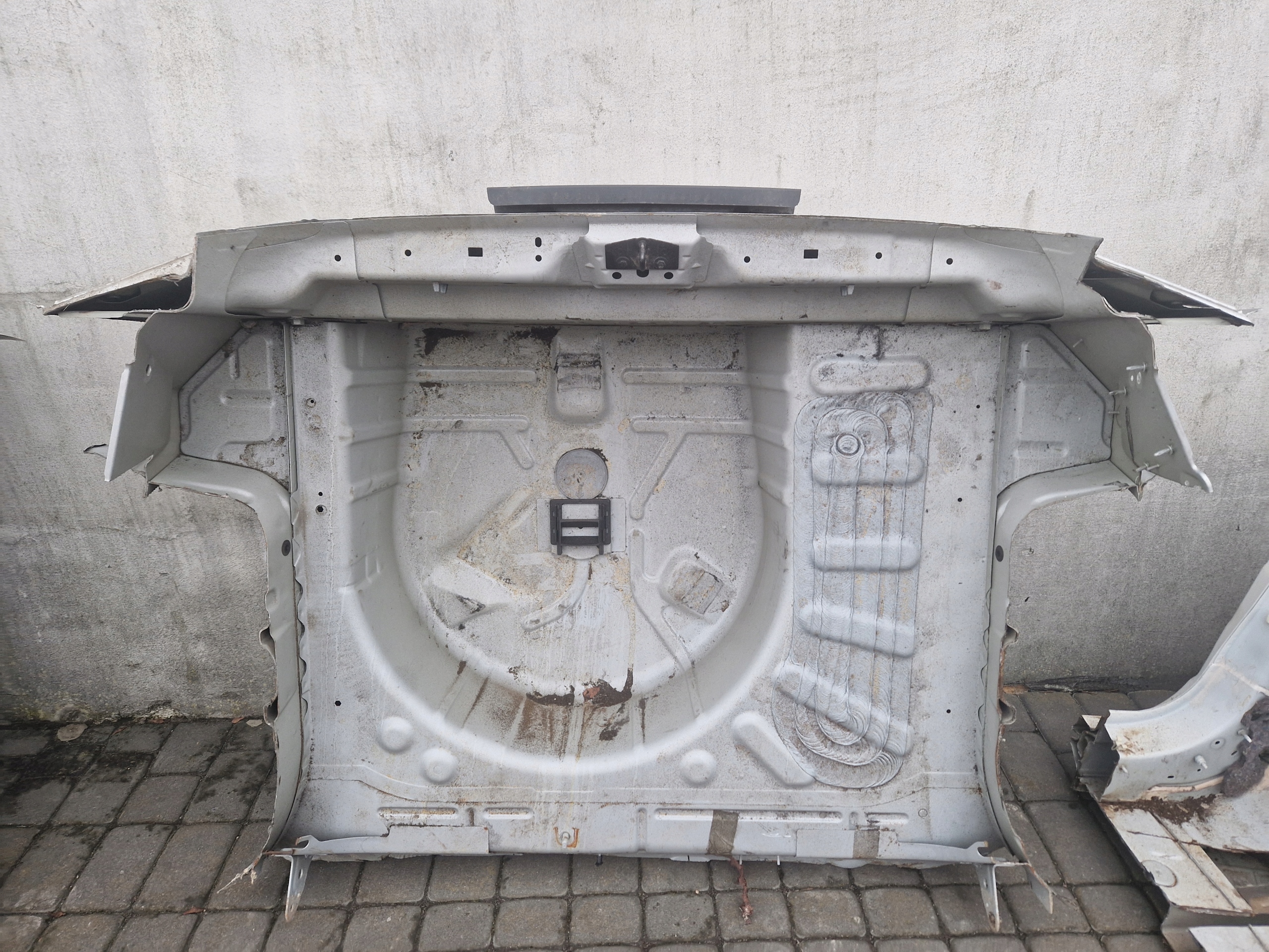 PAS TYLNY Z WANNĄ CITROEN C4 II B7