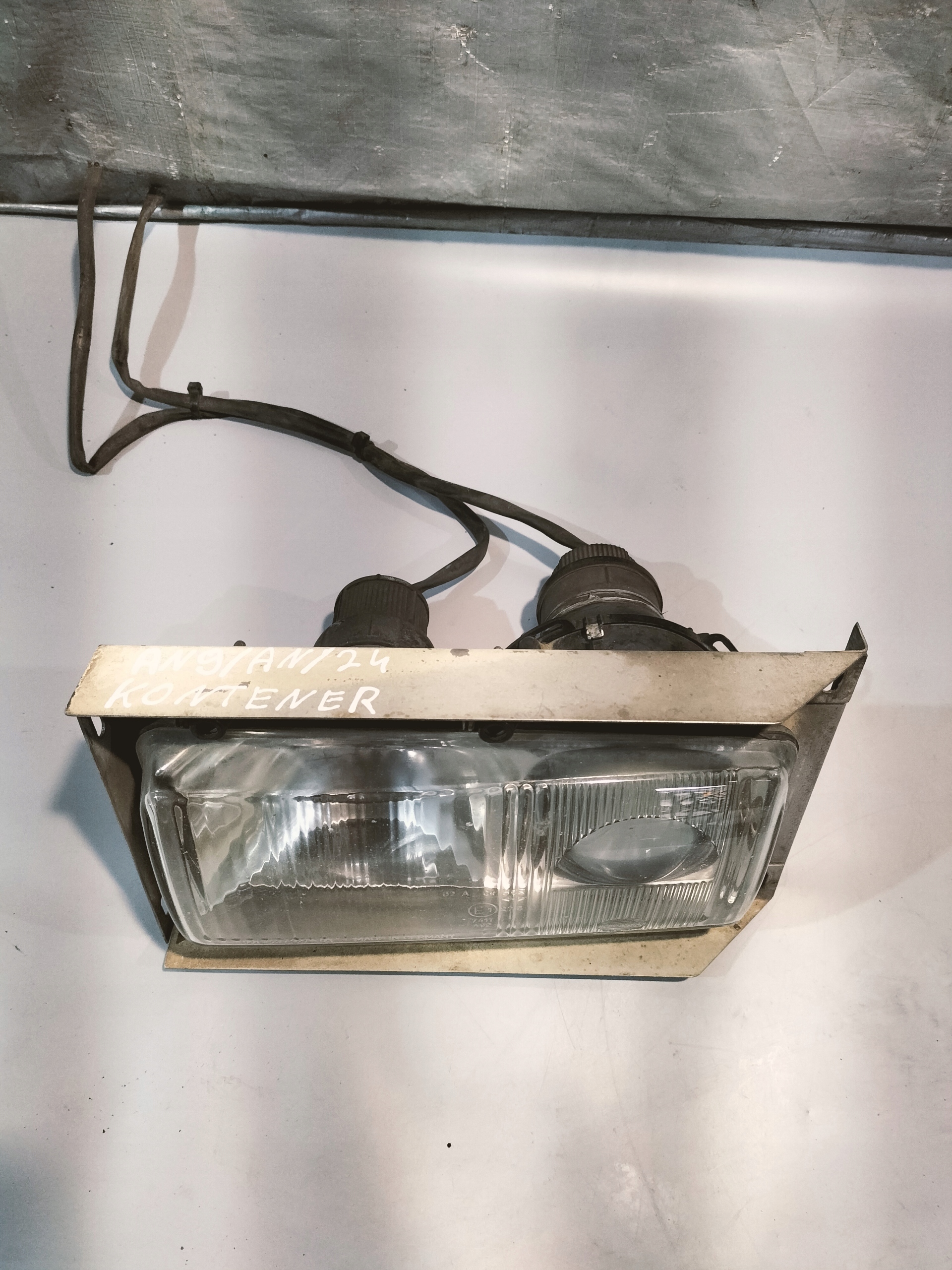 REFLEKTOR light front SCANIA 4 left HELLA