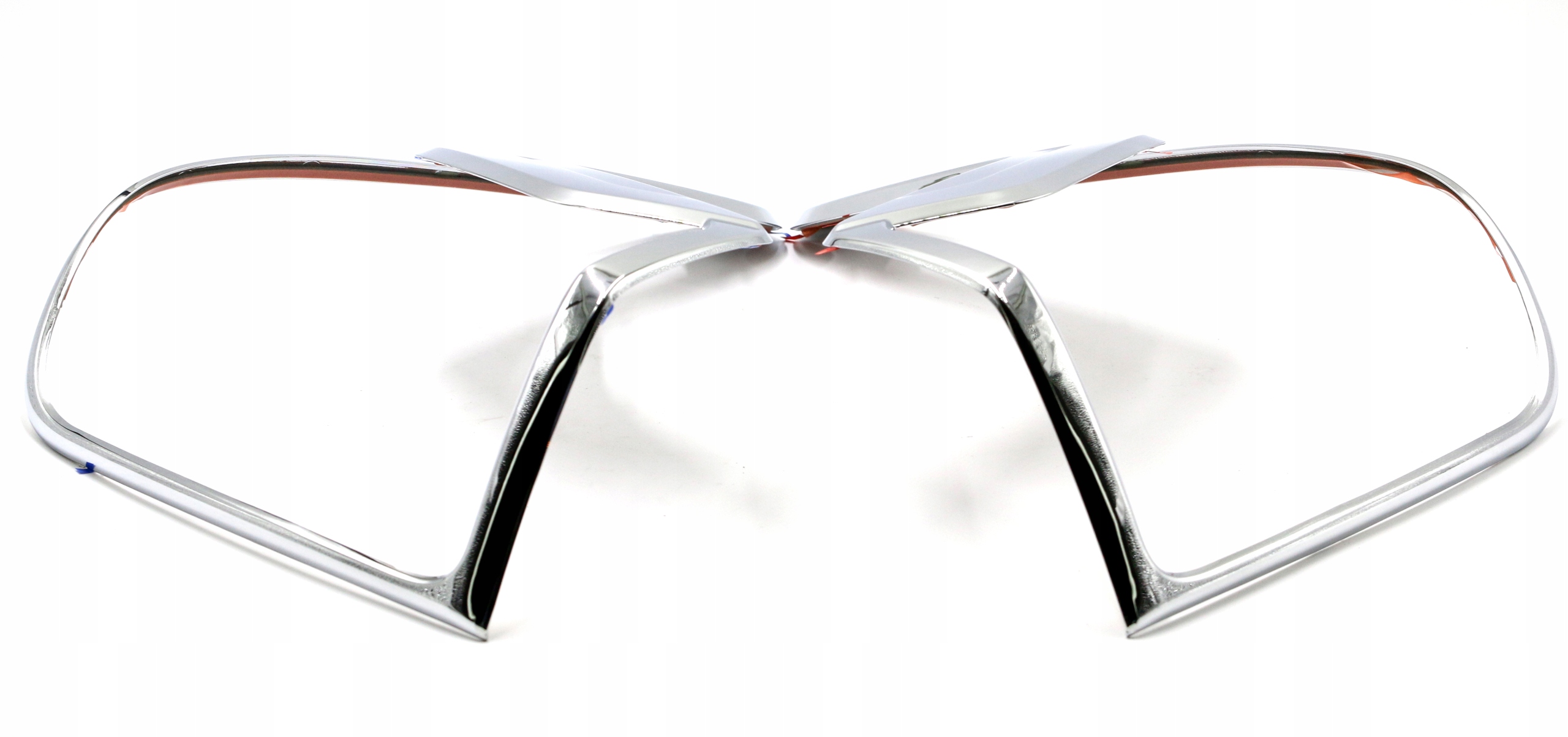 Mz330751 - Хромовані планки задніх ліхтарів Mitsubishi