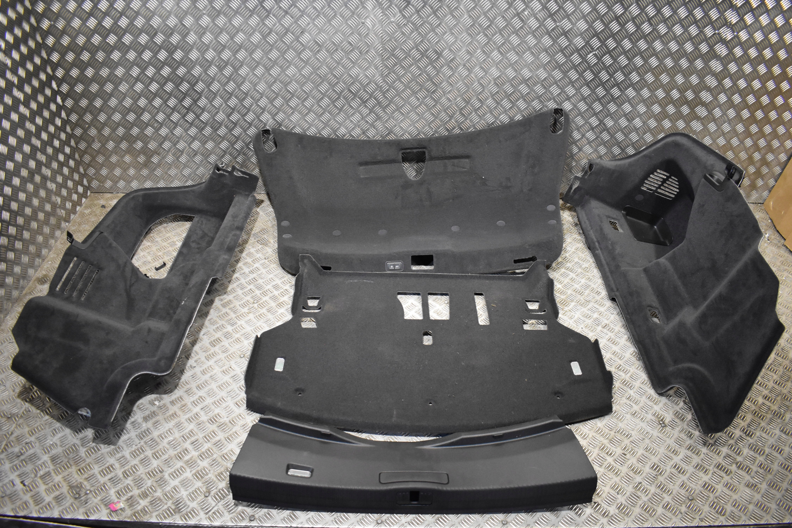 IDEALNY KPL. boot upholstery AUDI A8 D5 1