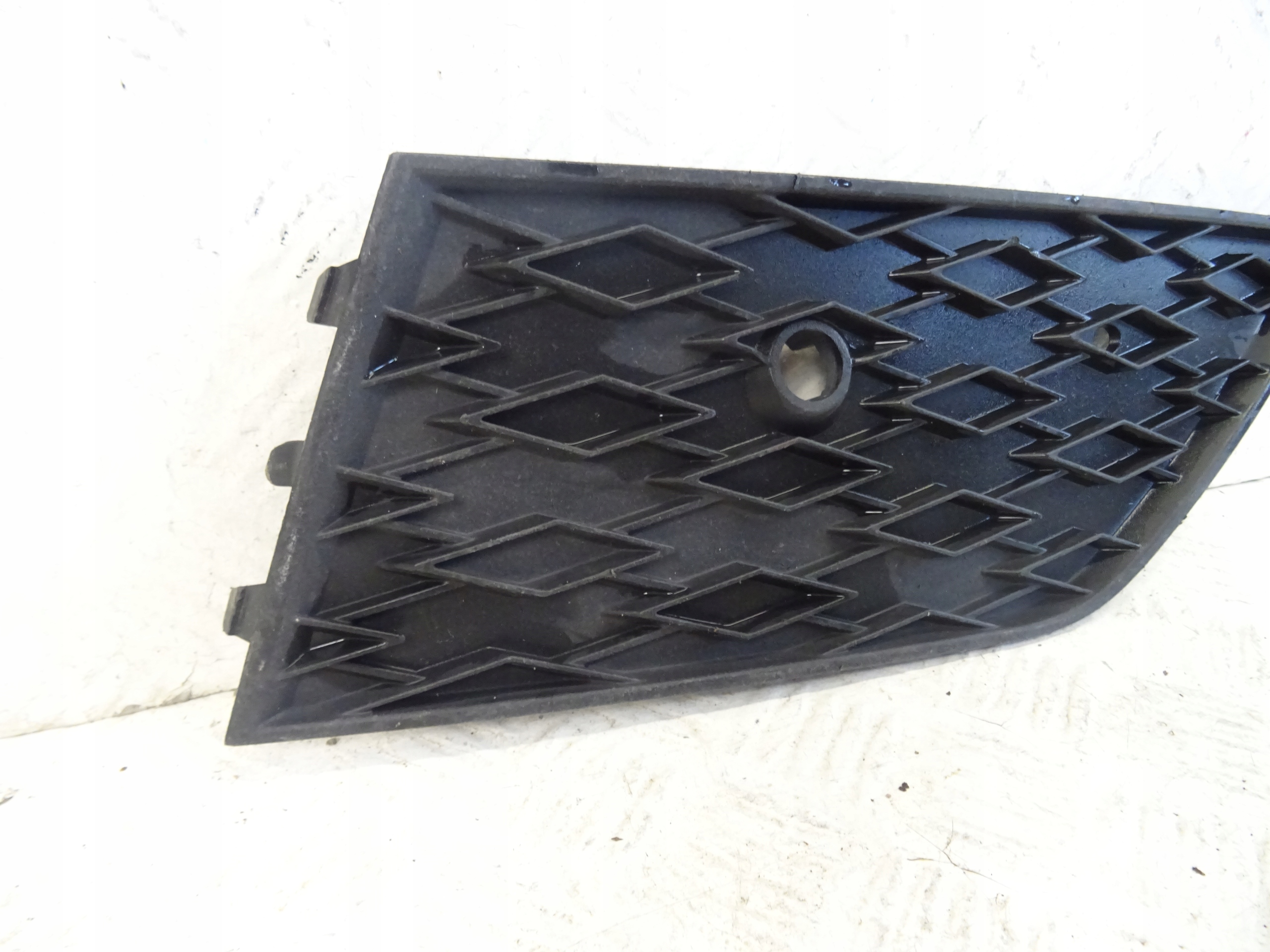 grid of a bumper front front right SKODA OCTAVIA IV RS 5E3807682E