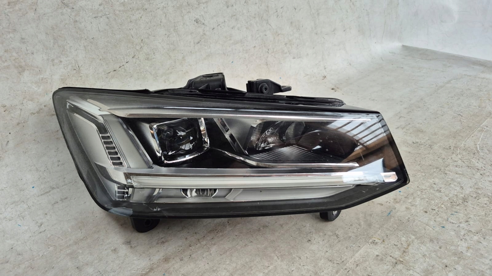 AUDI Q2 16-20 light front front right