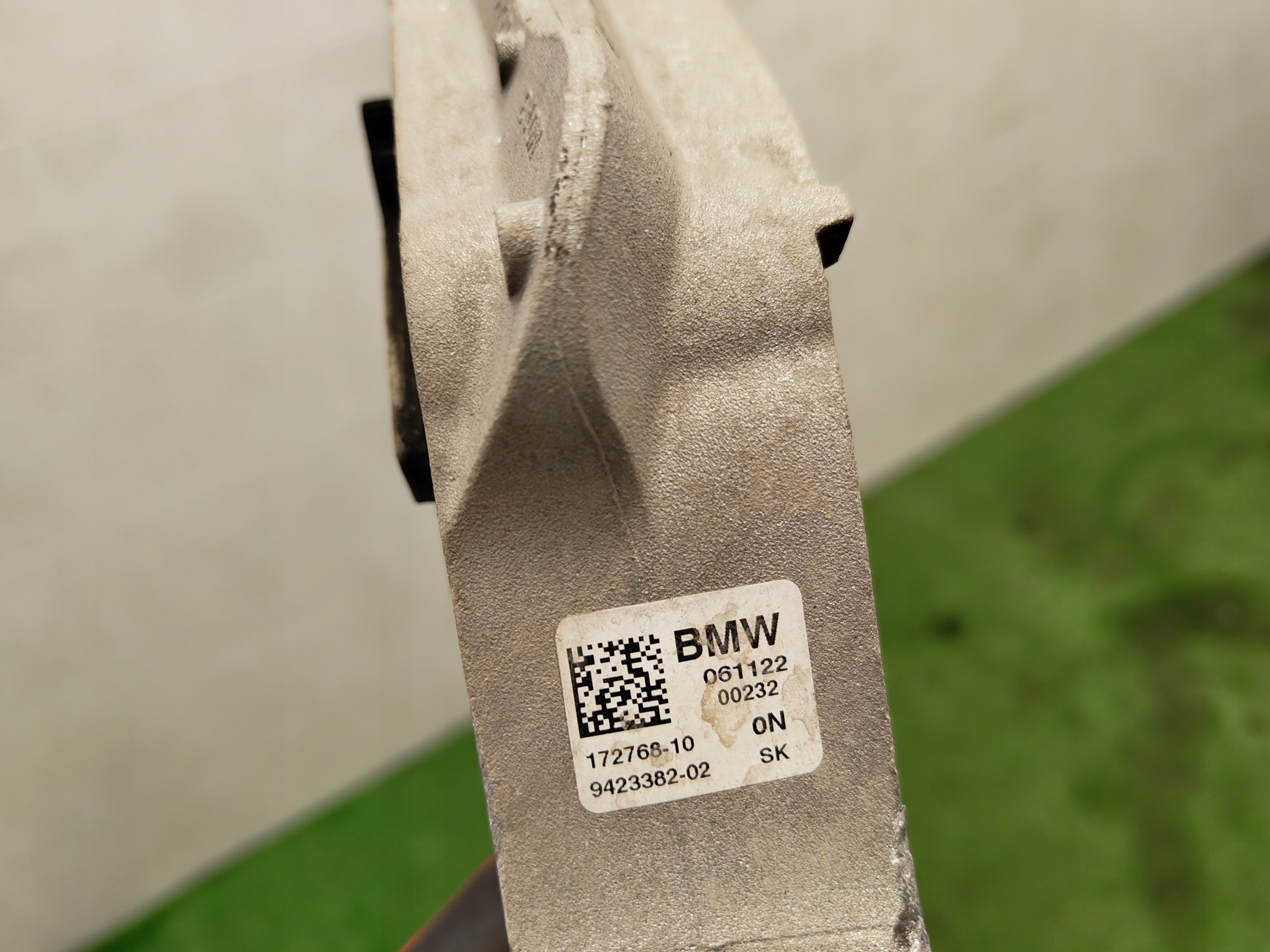 BMW U06 U11 engine mount 9423382
