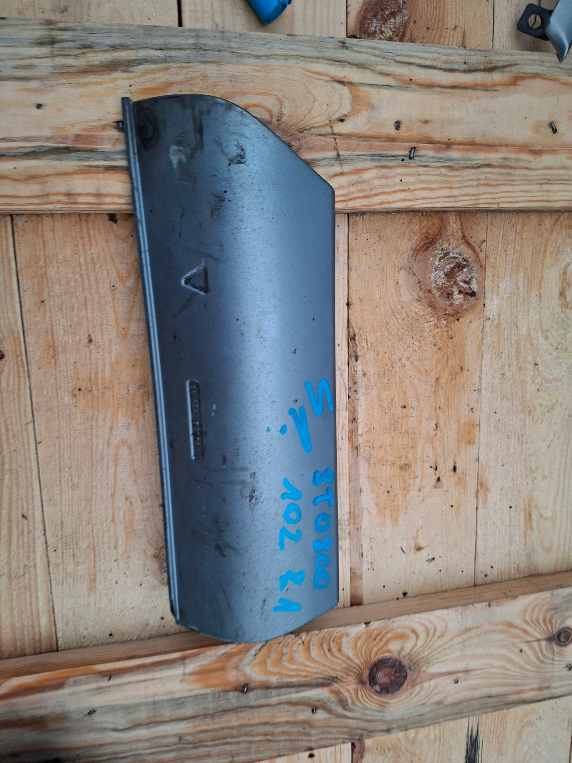 utikač praga Audi A5 8T 8T0800102