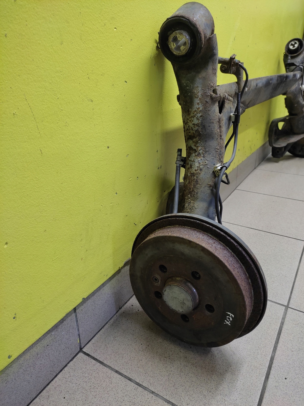 VW FOX 1.2 hinten Achsträger