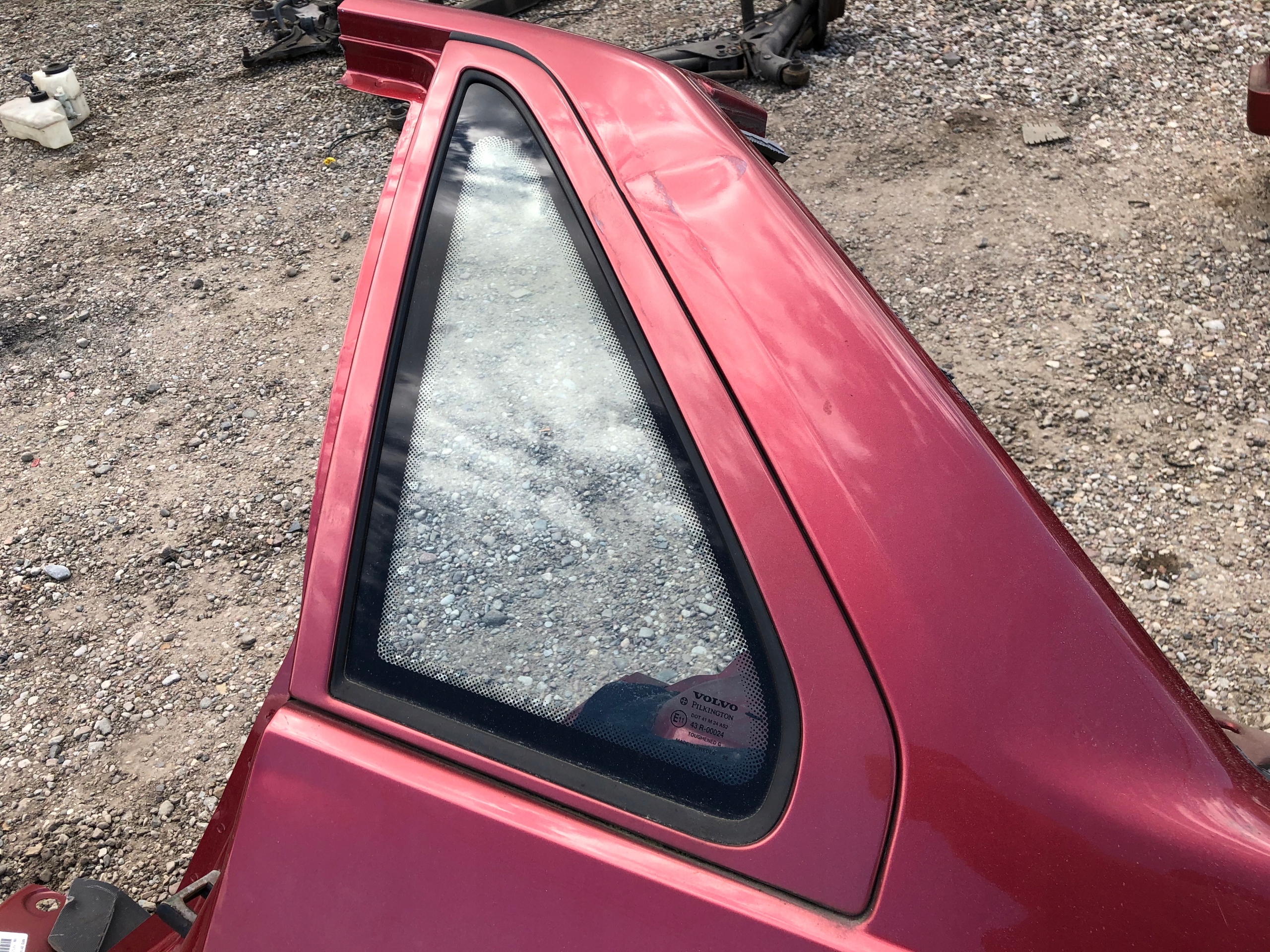 Заднее левое стекло VOLVO S70 95-00