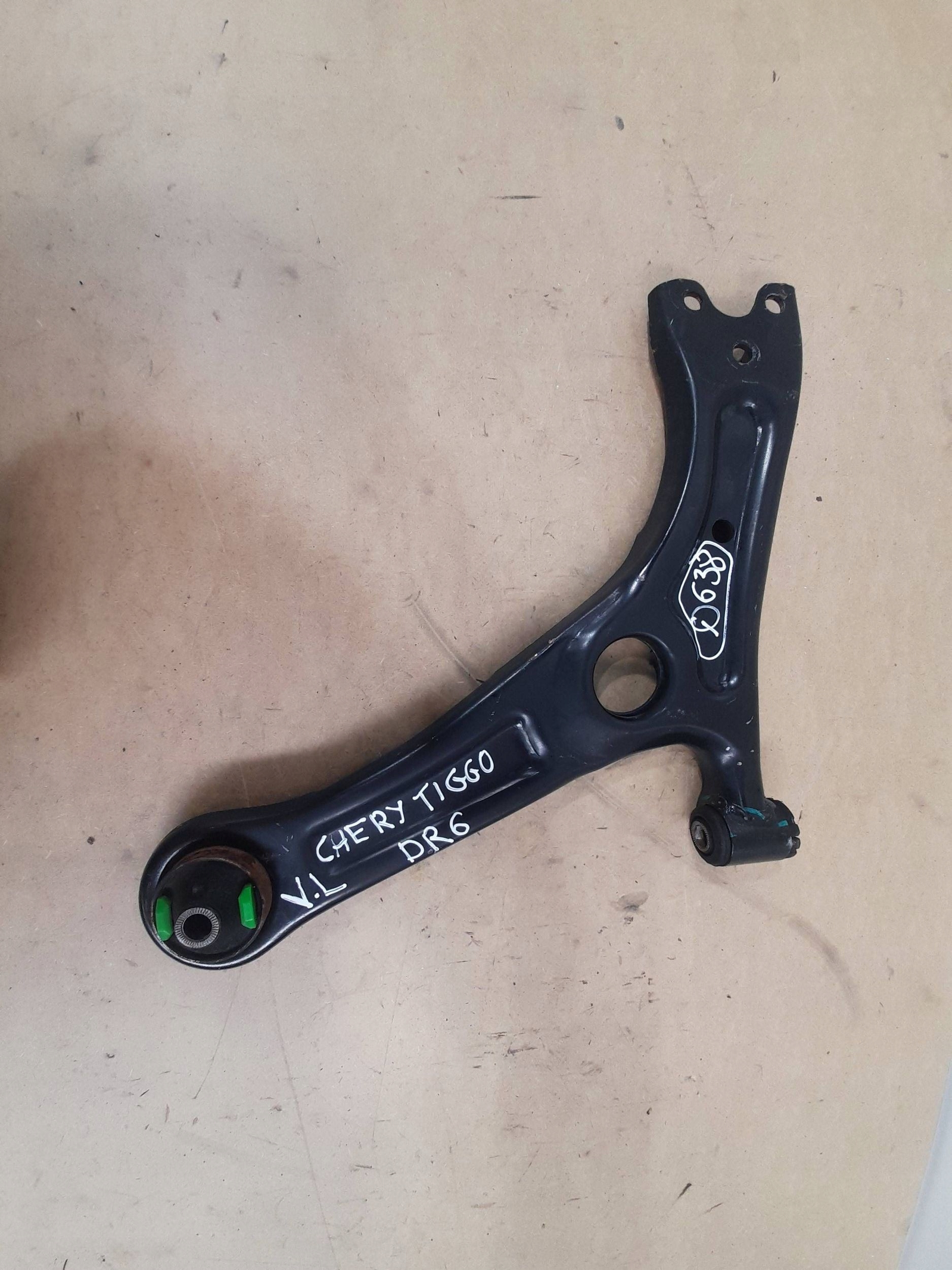 Chery Tiggo Querlenker vorne links DR6 / 202000470AA5AJ (Q638)