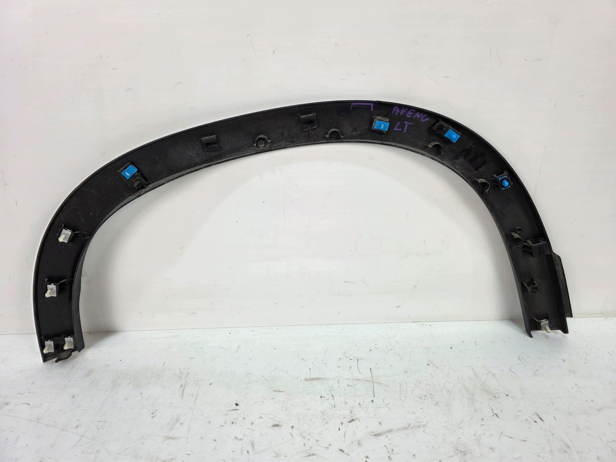 lista sárvédöt bal hátso JEEP AVENGER 735729933