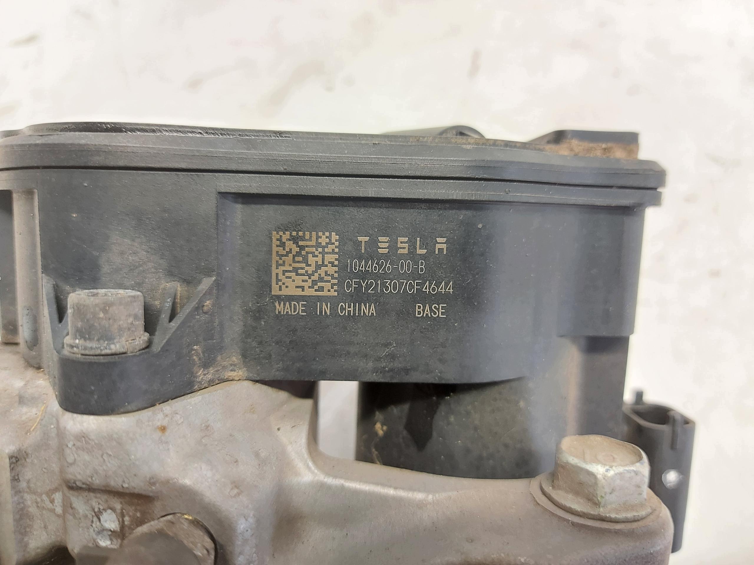 TESLA MODEL 3 2022r caliper brake rear part right 1044626-00-B