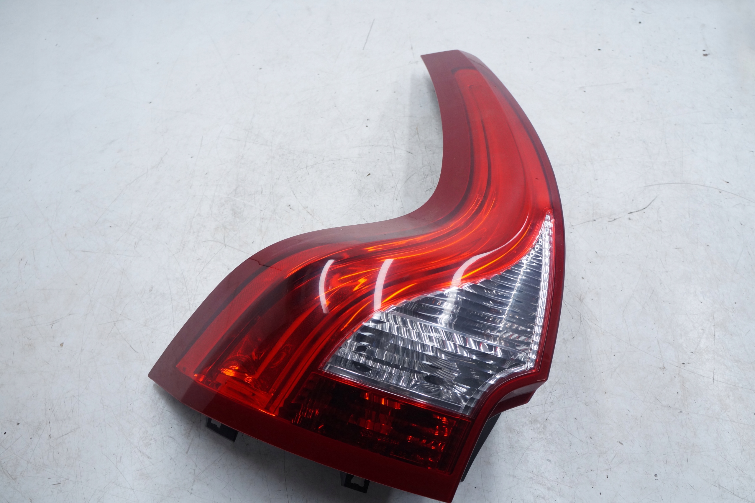 LAMPA TYŁ LEWA TYLNA REFLEKTOR VOLVO XC 60