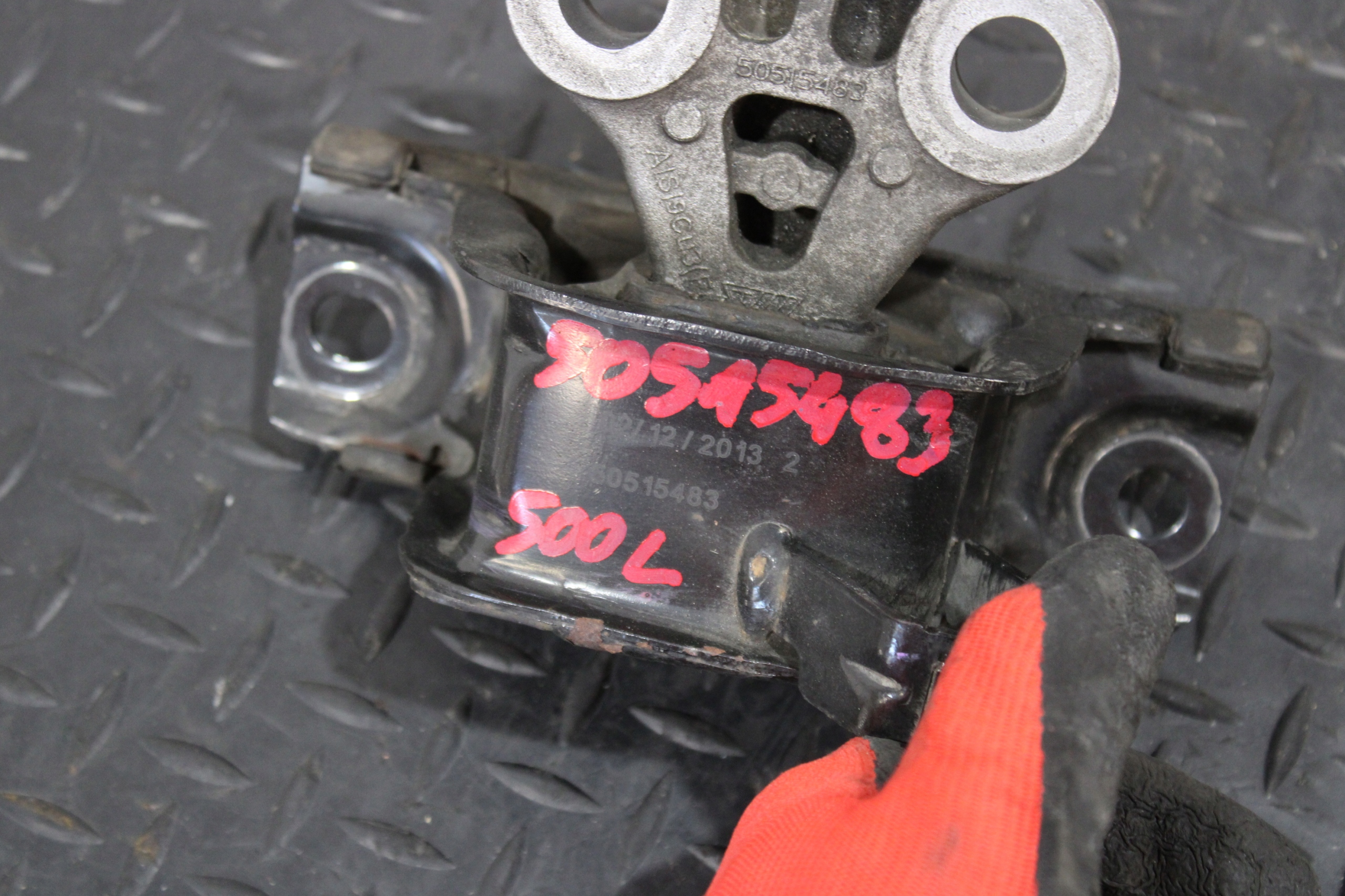 holder engine mount FIAT 500L 500 L 50515483