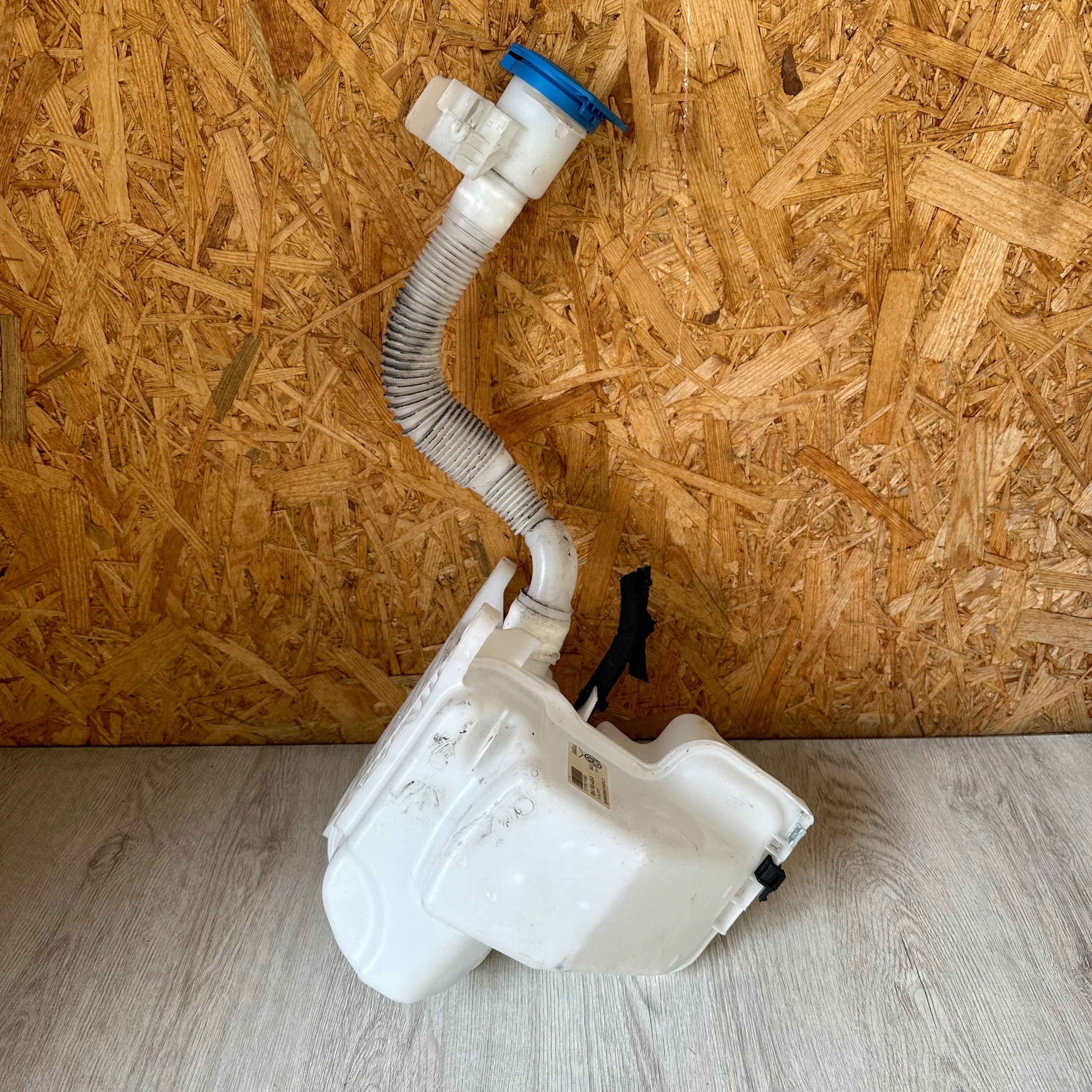 washer fluid tank VW TIGUAN 5NA