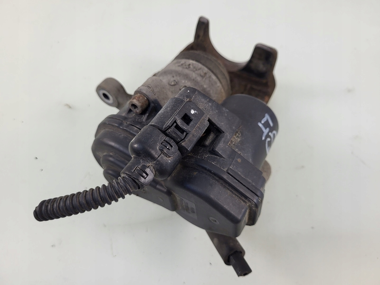 AUDI Q3 8U LIFT 1.4 TFSI caliper brake left rear part