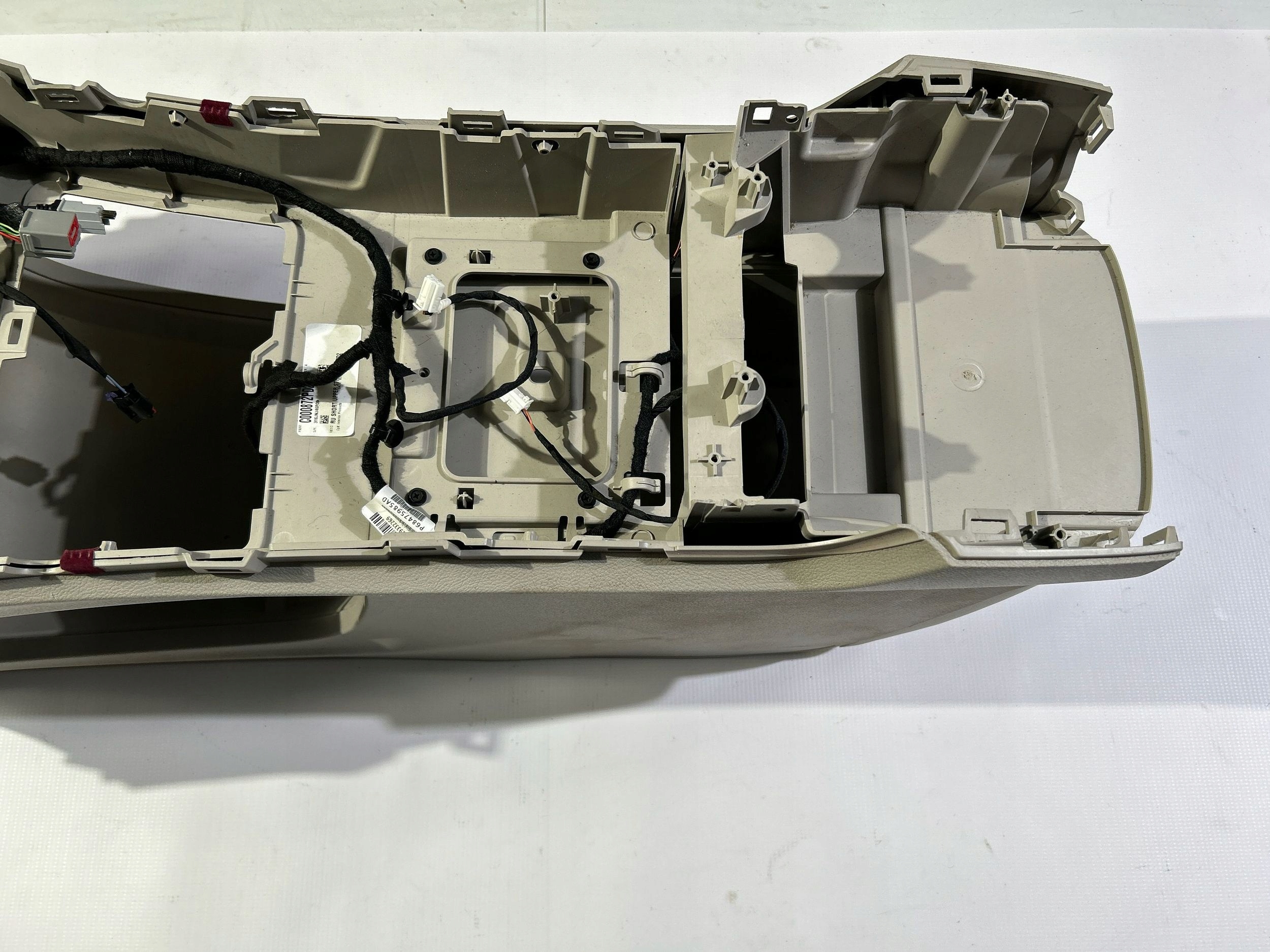 Tunel central armrest dekor passenger compartment Chrysler Pacifica 2021