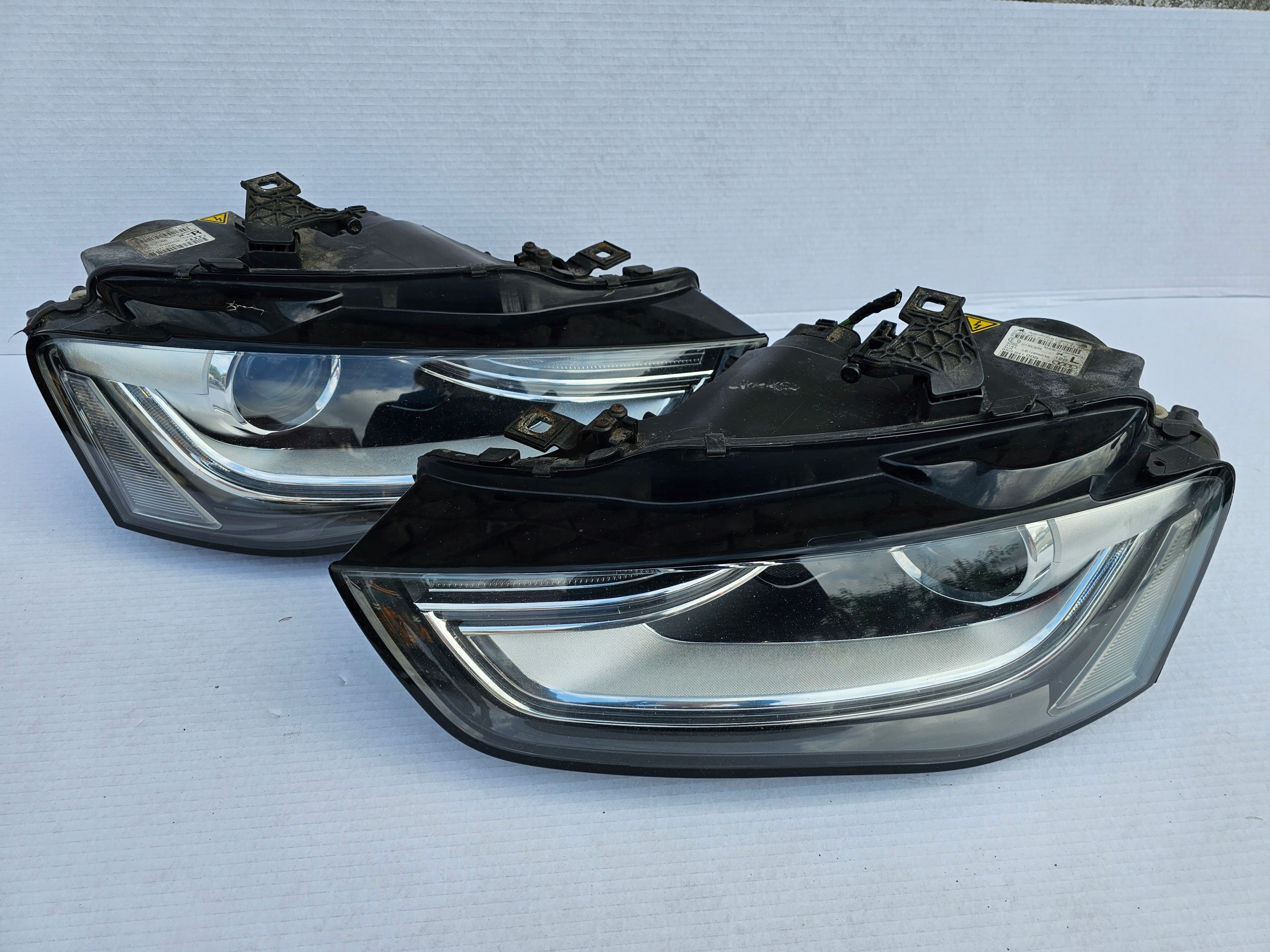 A4 8K LIFT XENON LED PRAWA LEWA LAMPA 8K0941005