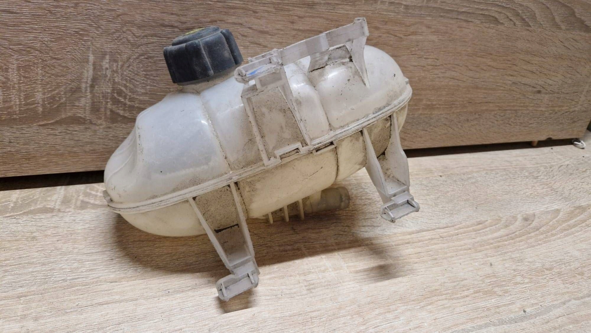 Réservoir eau Renault Trafic III (X82) 2014 217101893R